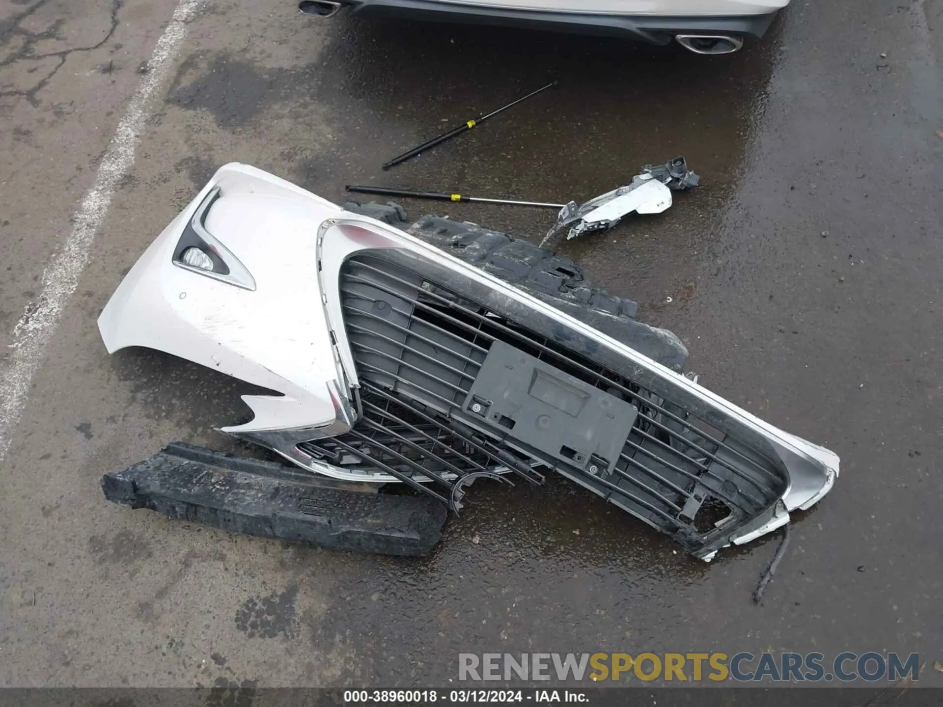 12 Photograph of a damaged car 58ABK1GG9JU105842 LEXUS ES 2018