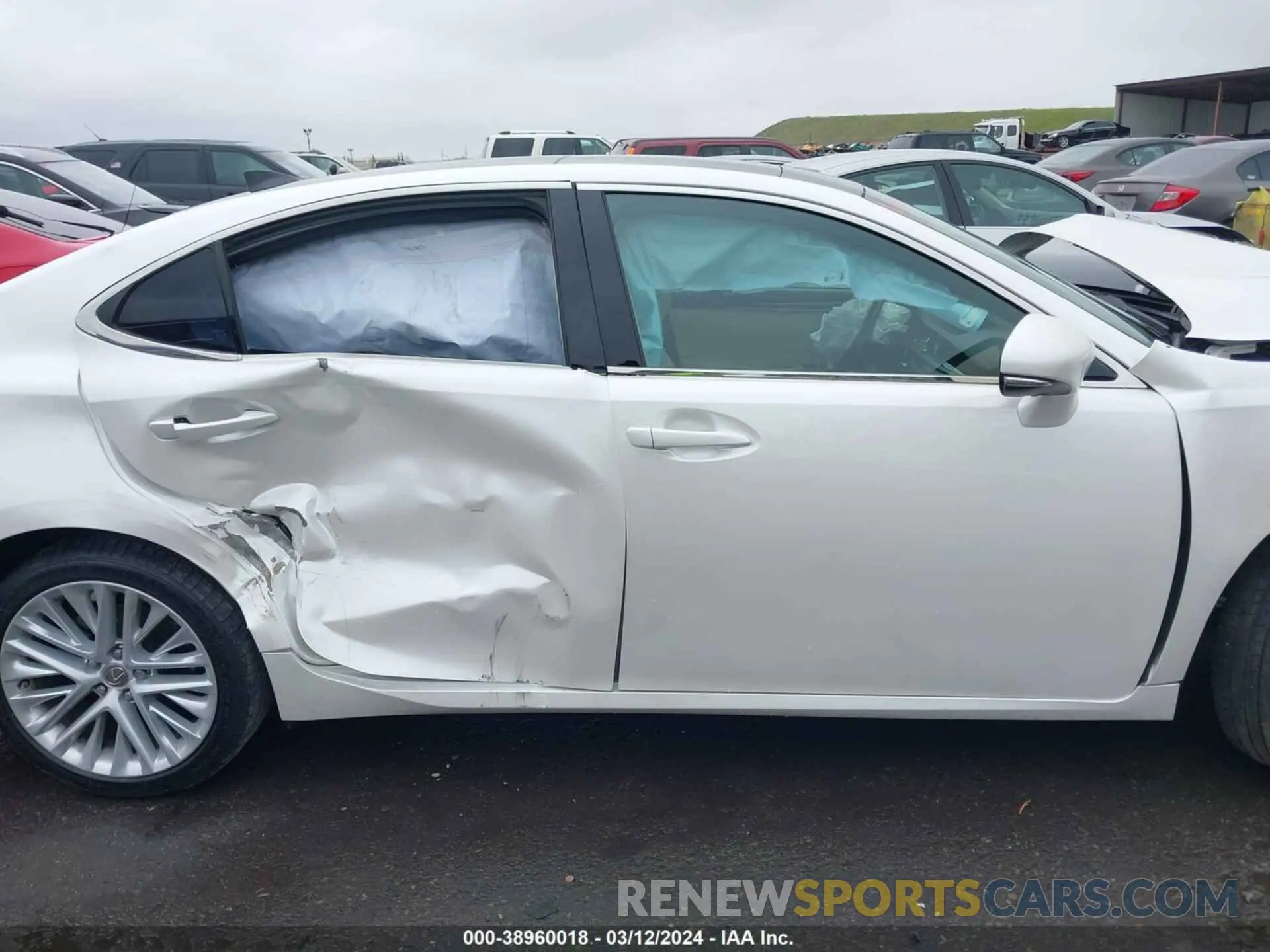 14 Photograph of a damaged car 58ABK1GG9JU105842 LEXUS ES 2018