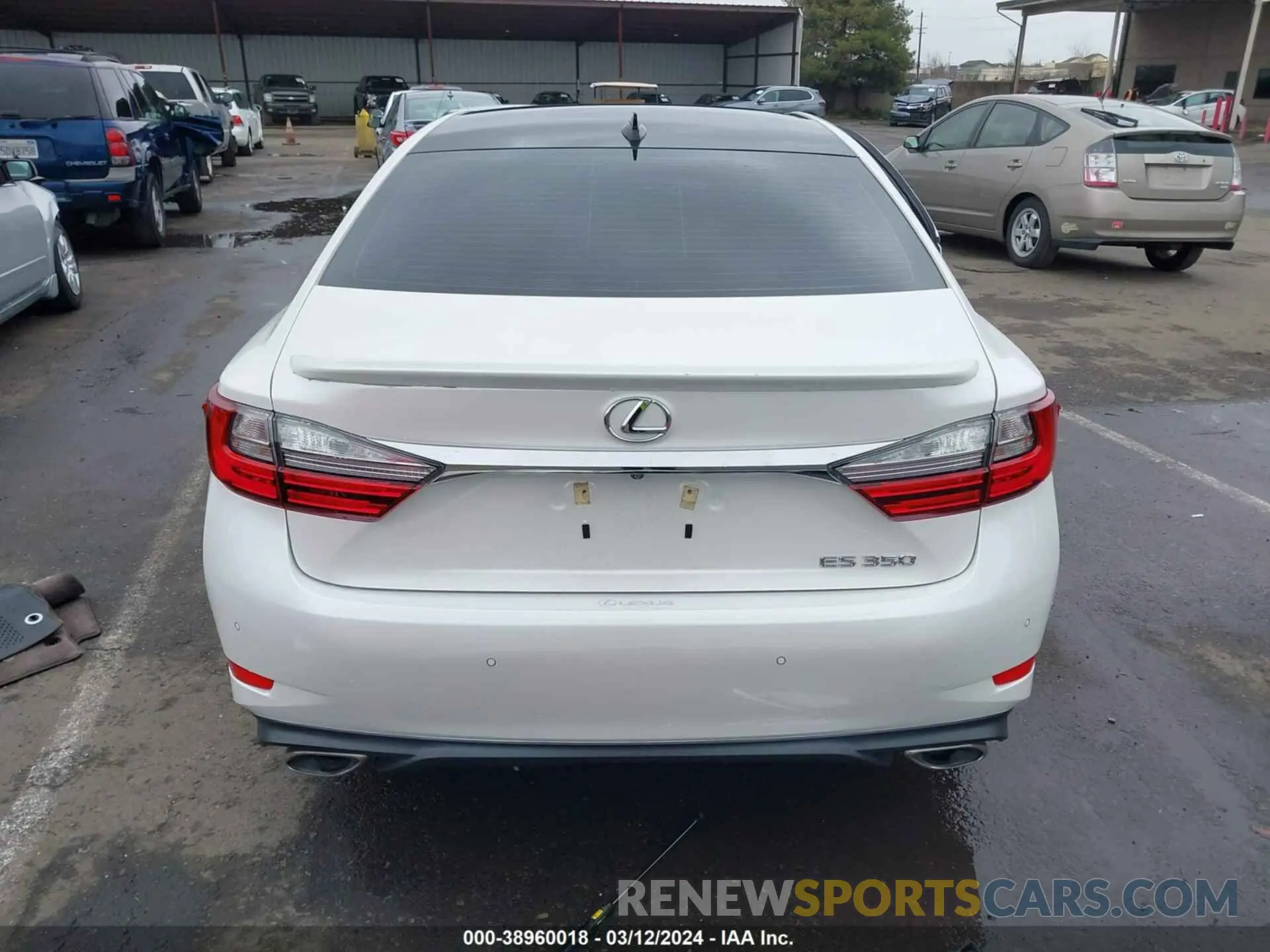 17 Photograph of a damaged car 58ABK1GG9JU105842 LEXUS ES 2018
