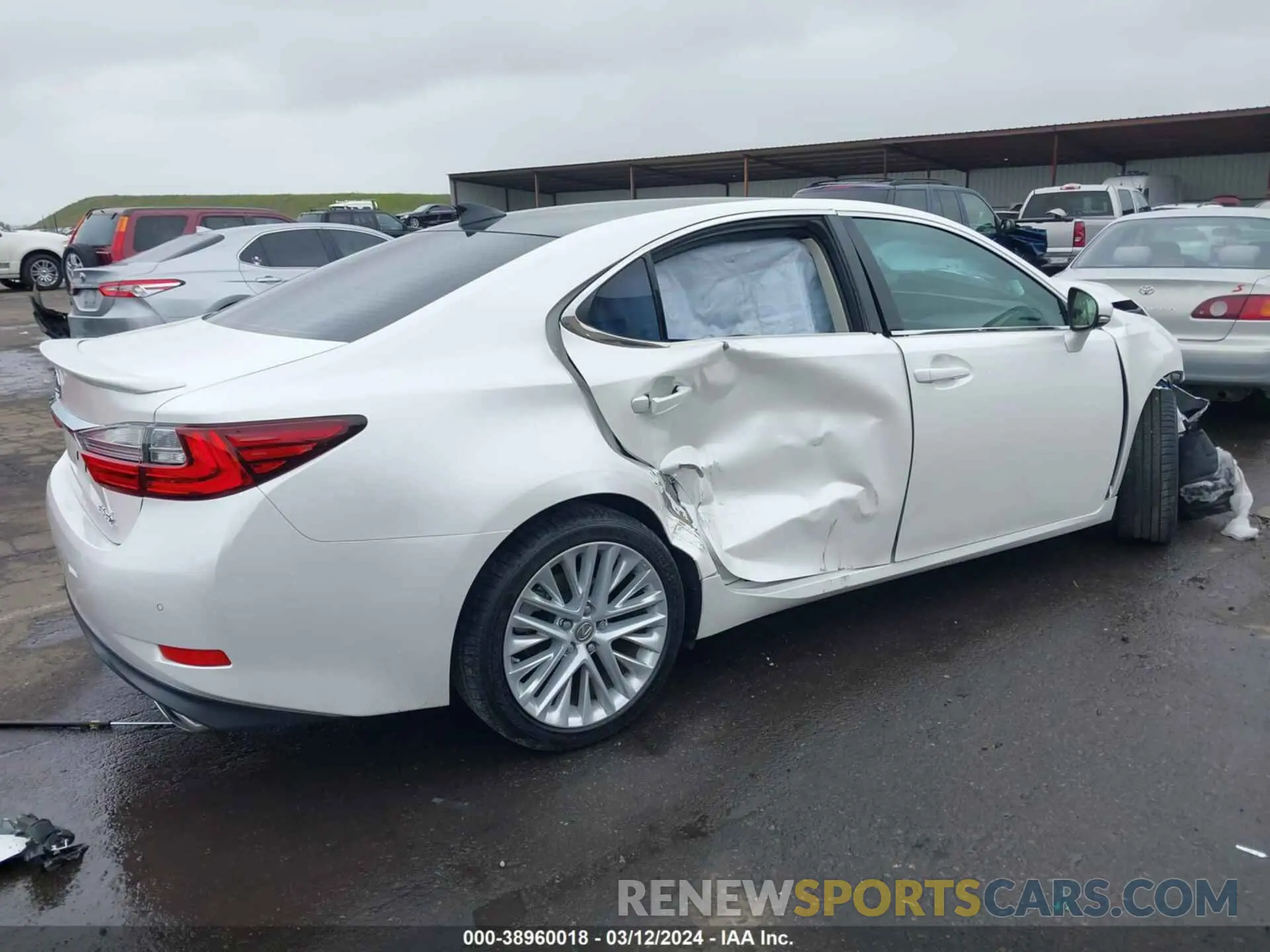 4 Photograph of a damaged car 58ABK1GG9JU105842 LEXUS ES 2018