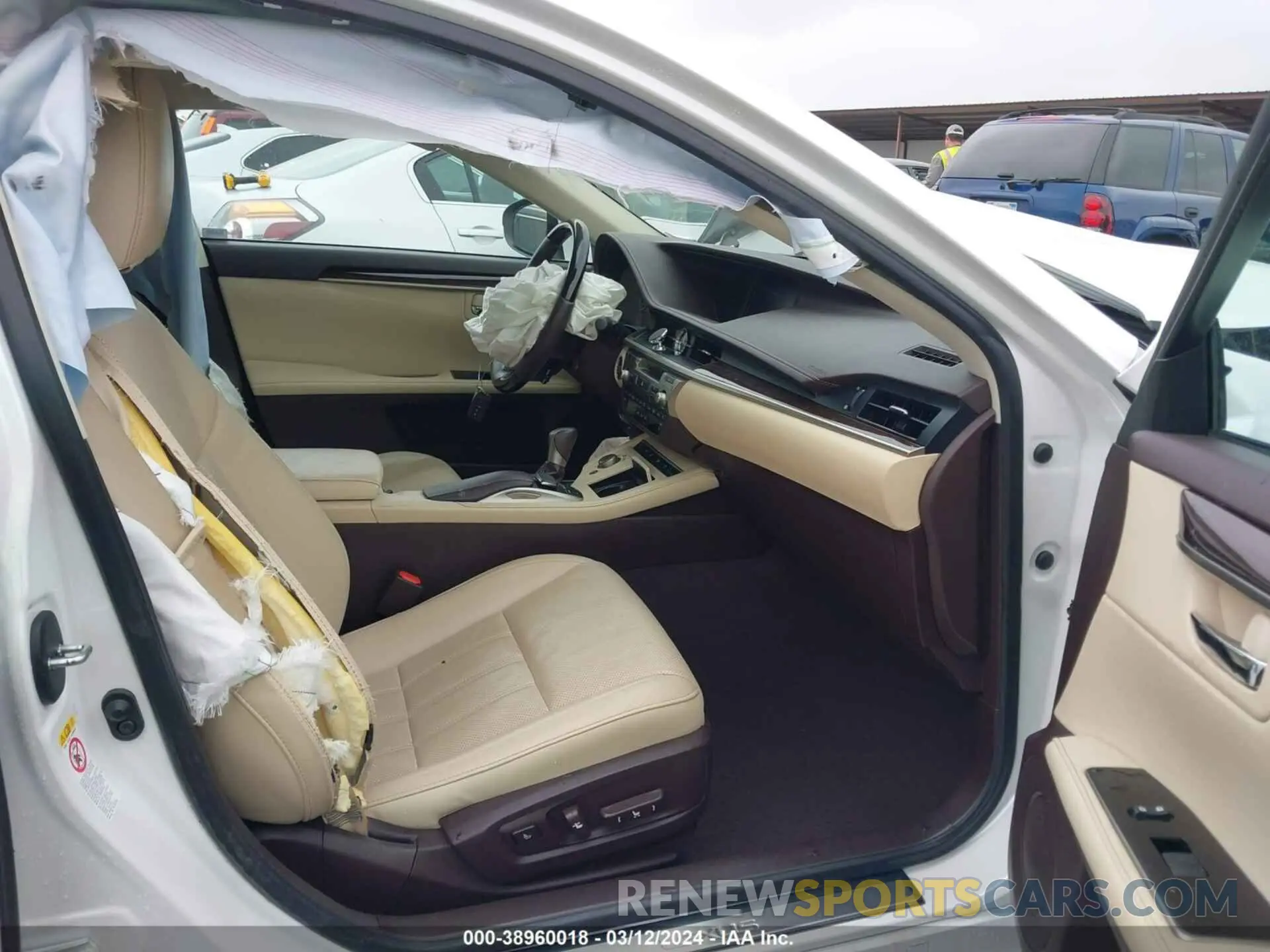 5 Photograph of a damaged car 58ABK1GG9JU105842 LEXUS ES 2018