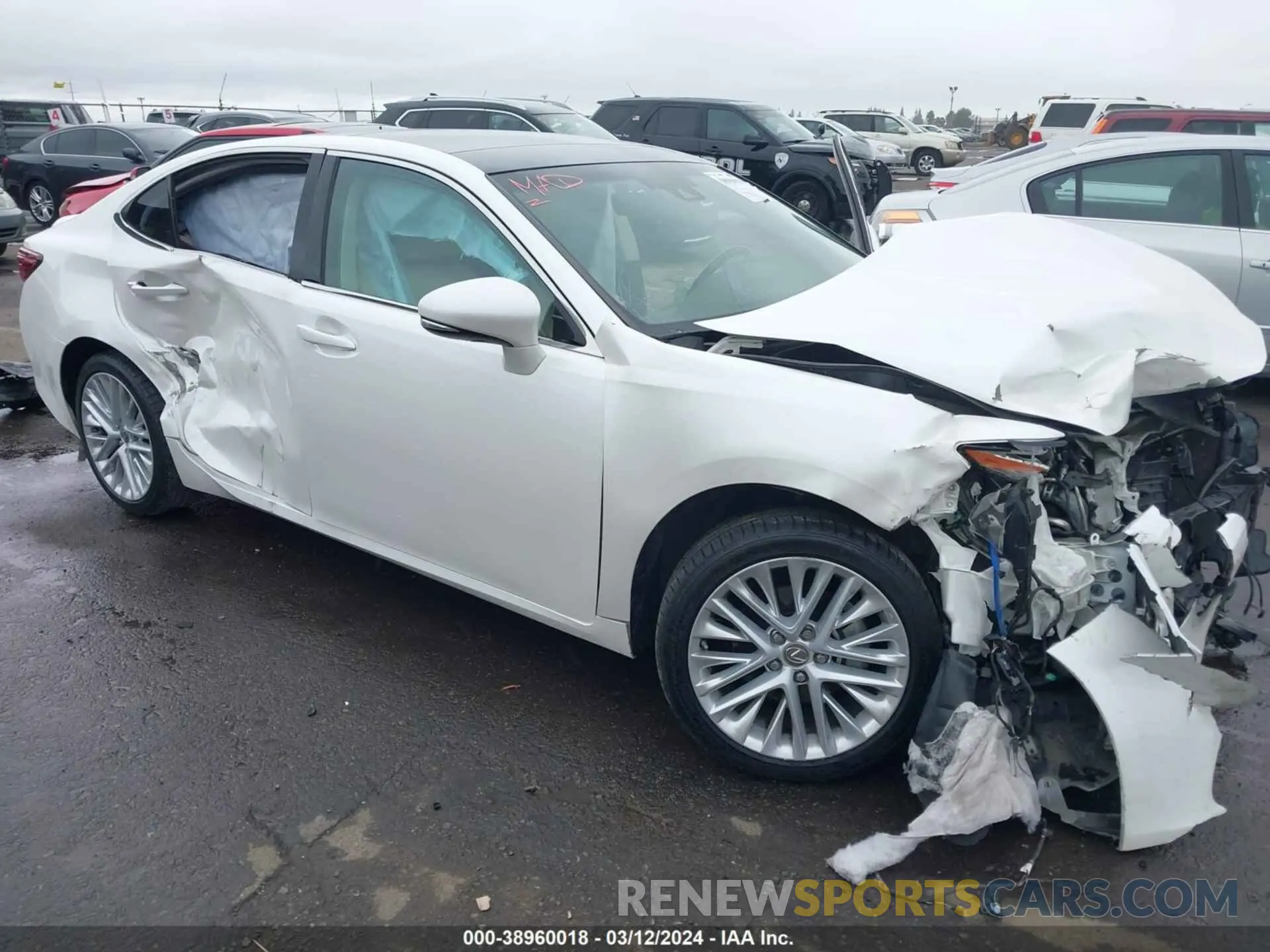 6 Photograph of a damaged car 58ABK1GG9JU105842 LEXUS ES 2018