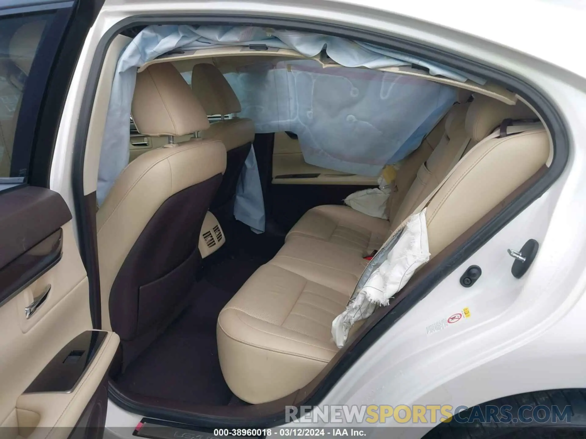 8 Photograph of a damaged car 58ABK1GG9JU105842 LEXUS ES 2018