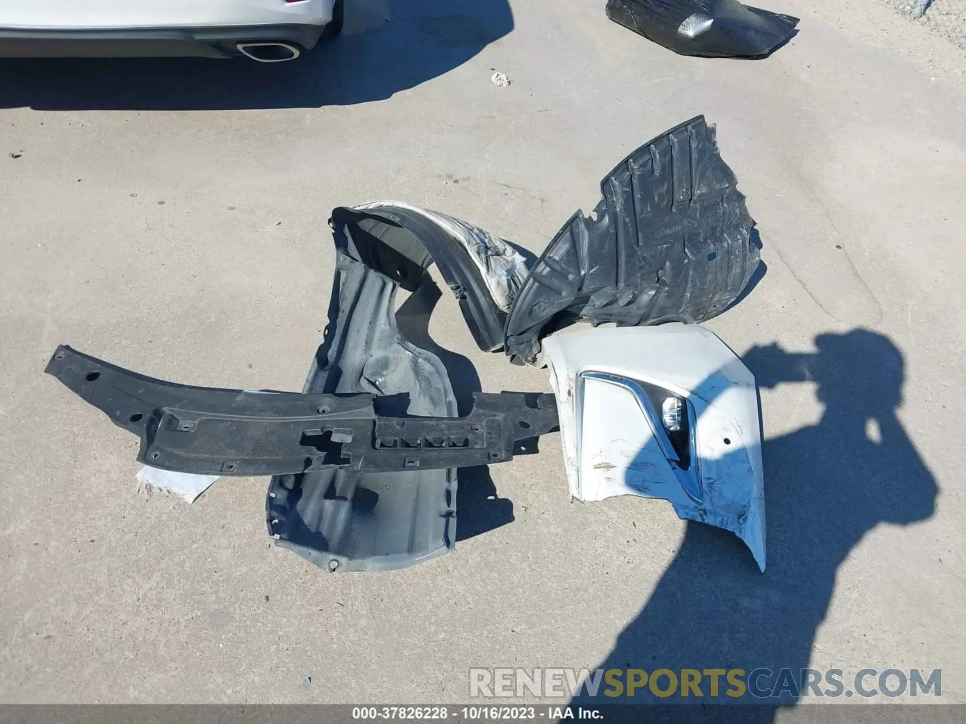 12 Photograph of a damaged car 58ABK1GG9JU114766 LEXUS ES 2018