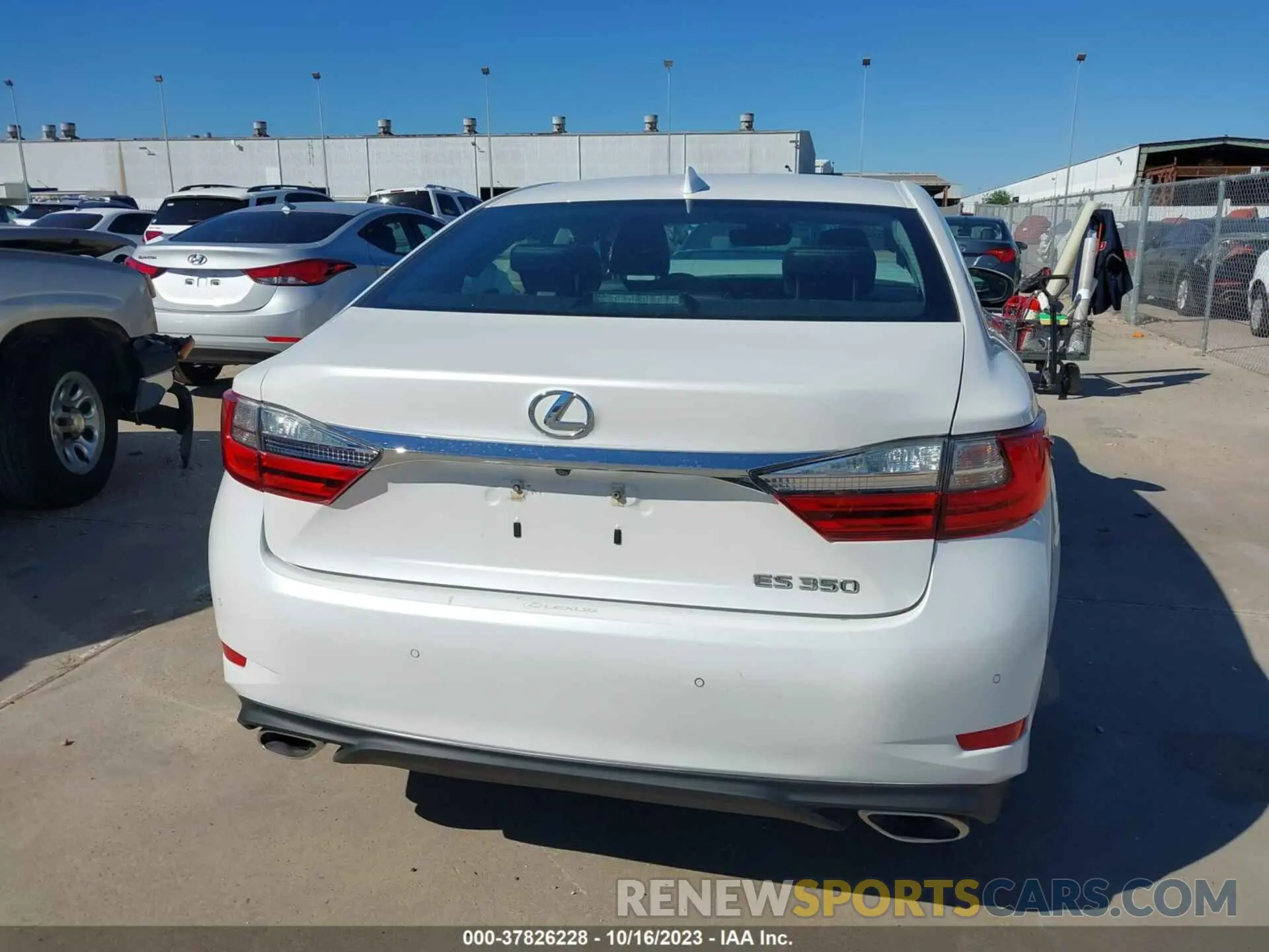 17 Photograph of a damaged car 58ABK1GG9JU114766 LEXUS ES 2018