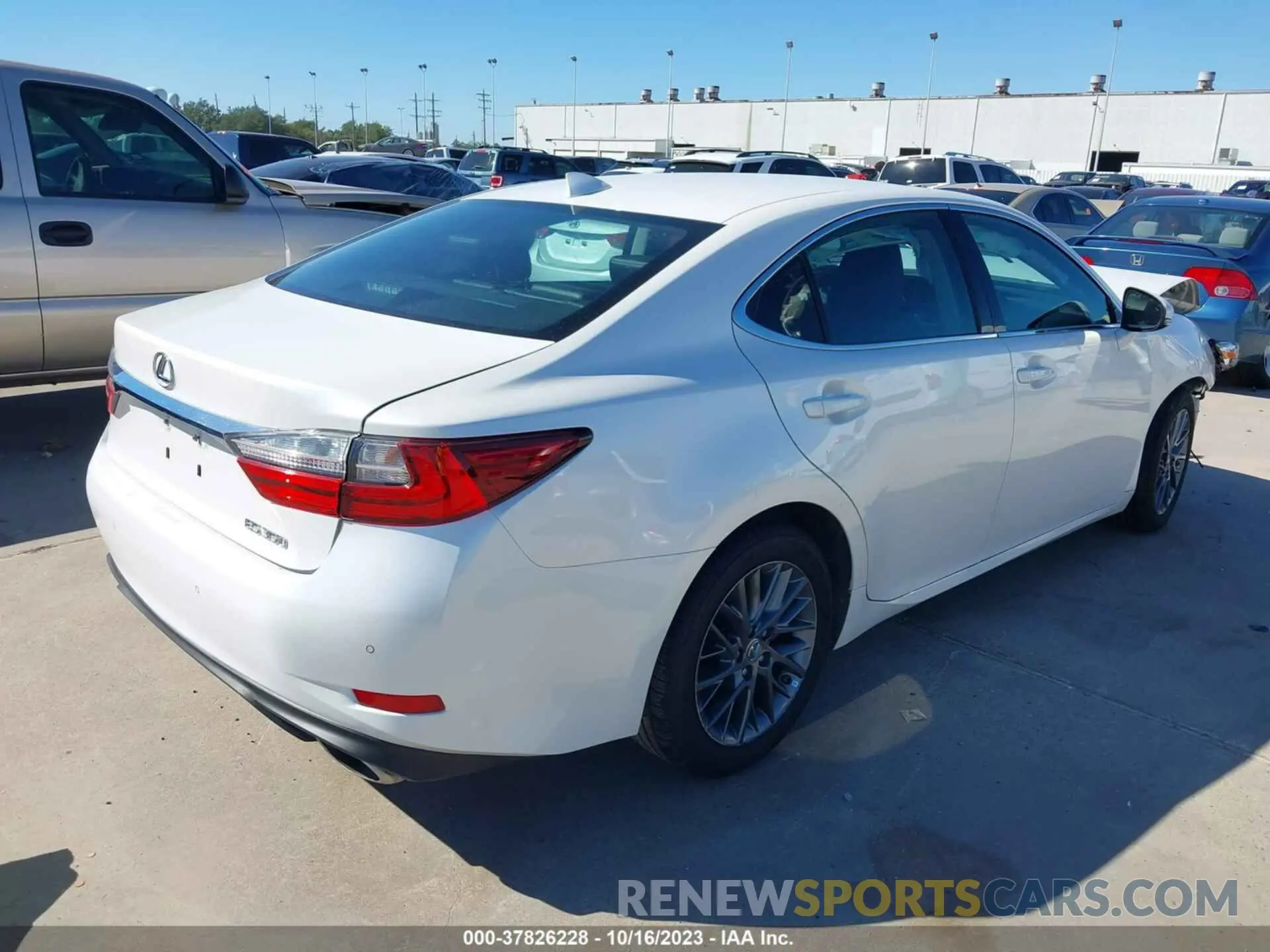 4 Photograph of a damaged car 58ABK1GG9JU114766 LEXUS ES 2018