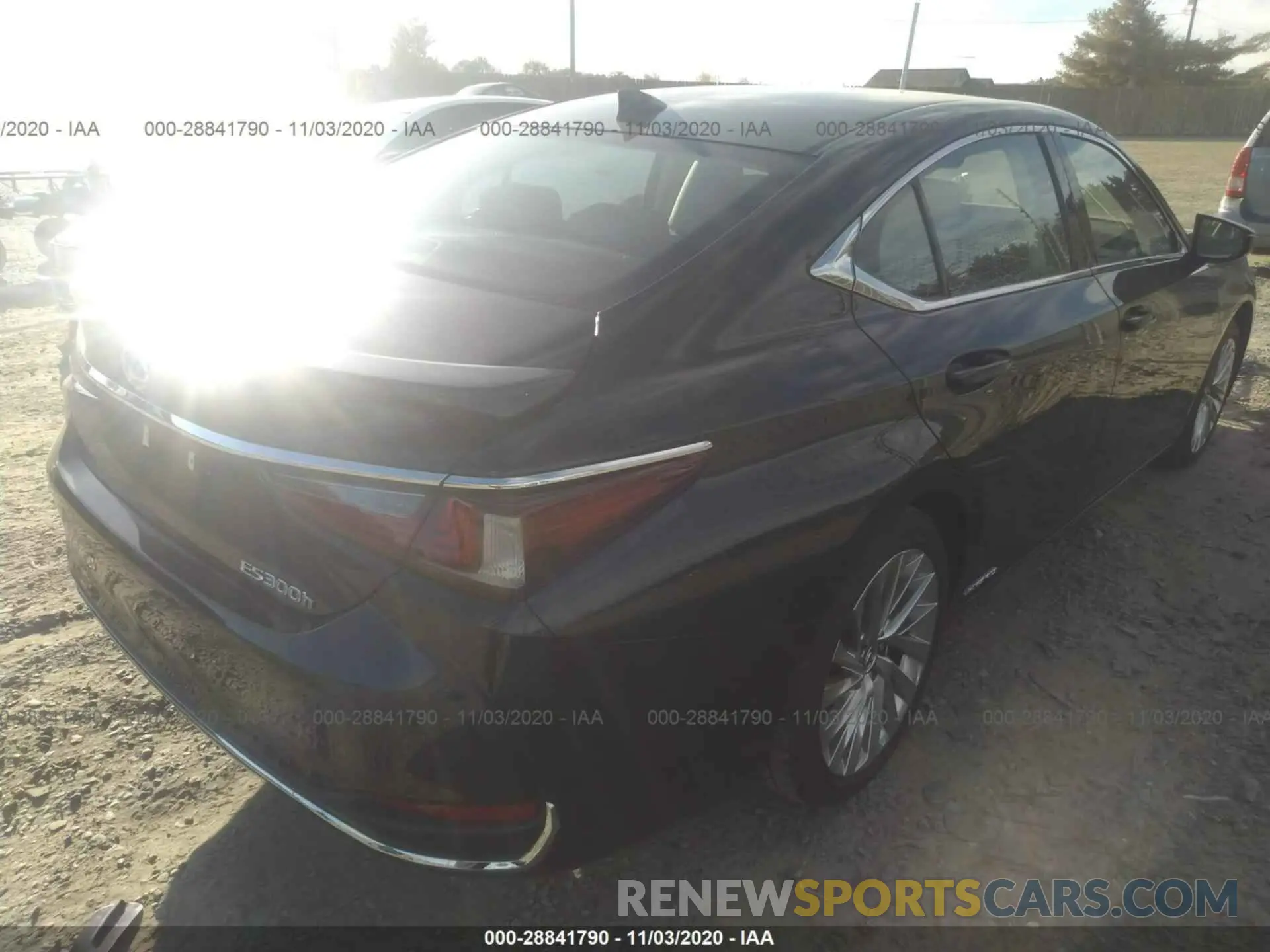 4 Photograph of a damaged car 58AB21B15KU001479 LEXUS ES 2019