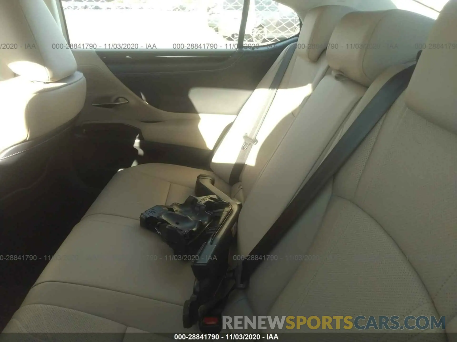 8 Photograph of a damaged car 58AB21B15KU001479 LEXUS ES 2019