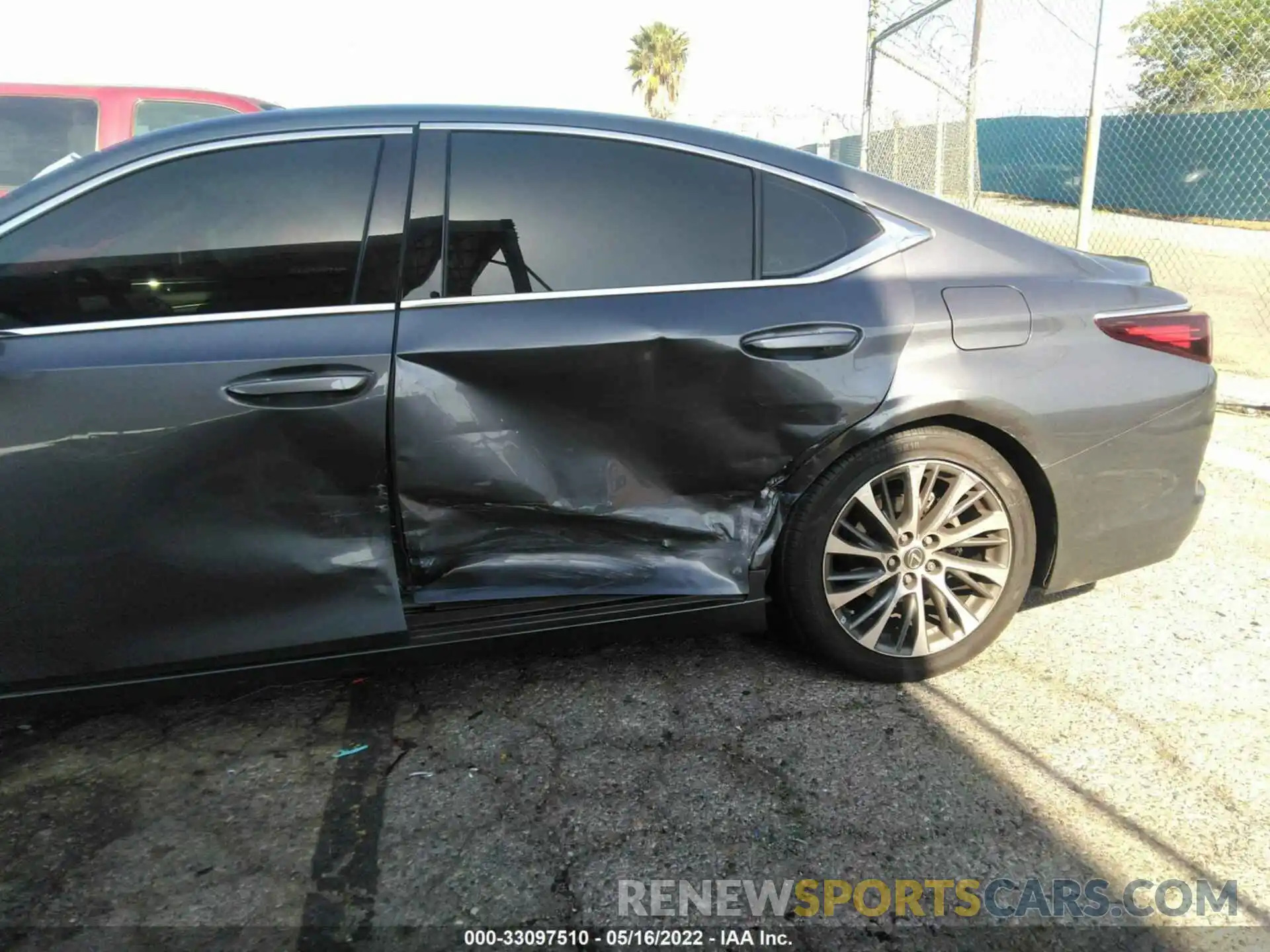 6 Photograph of a damaged car 58ABZ1B10KU009856 LEXUS ES 2019