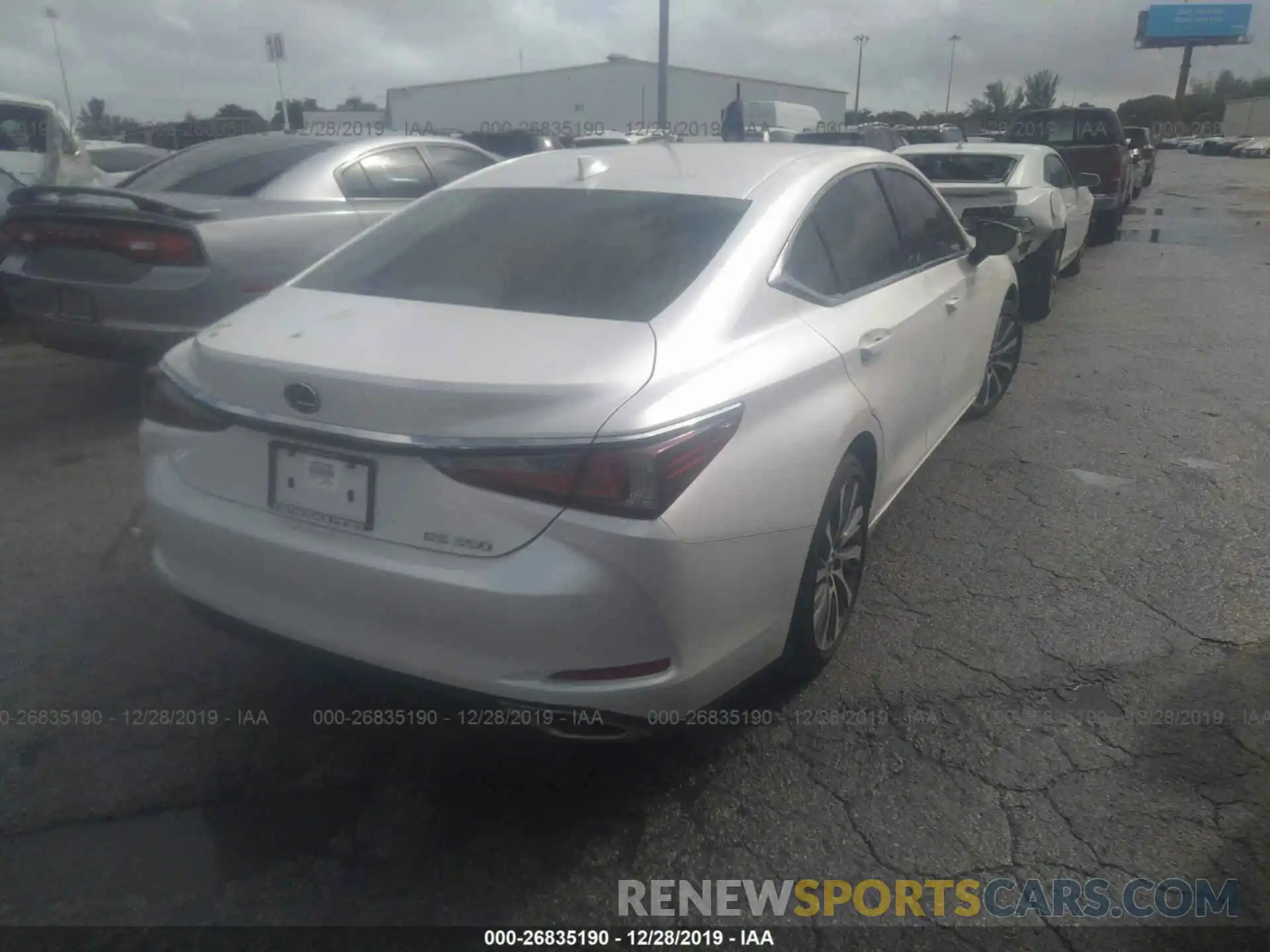 4 Photograph of a damaged car 58ABZ1B10KU027581 LEXUS ES 2019