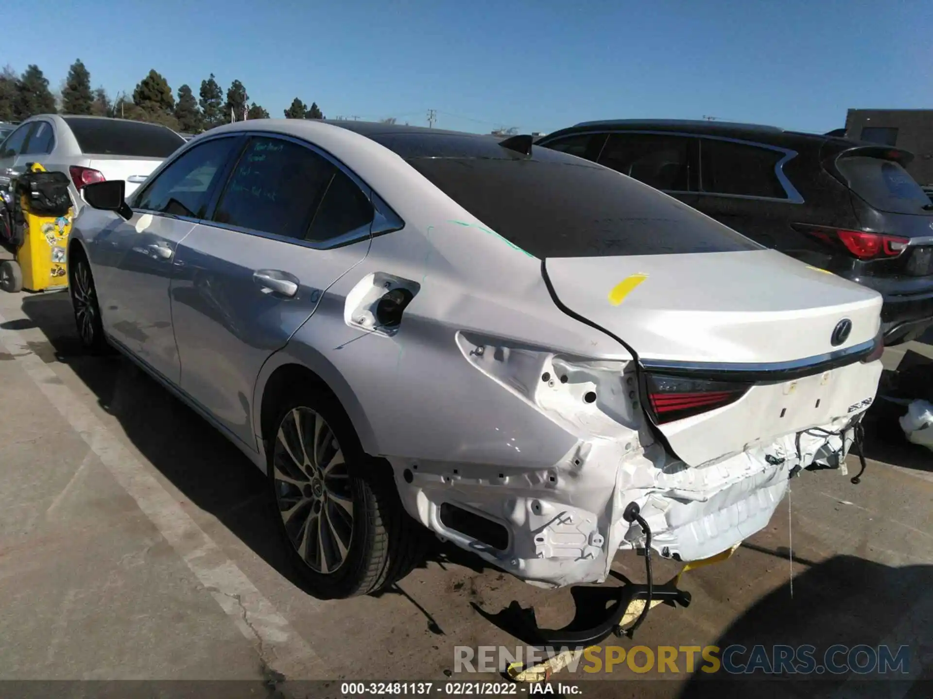 3 Photograph of a damaged car 58ABZ1B10KU027807 LEXUS ES 2019