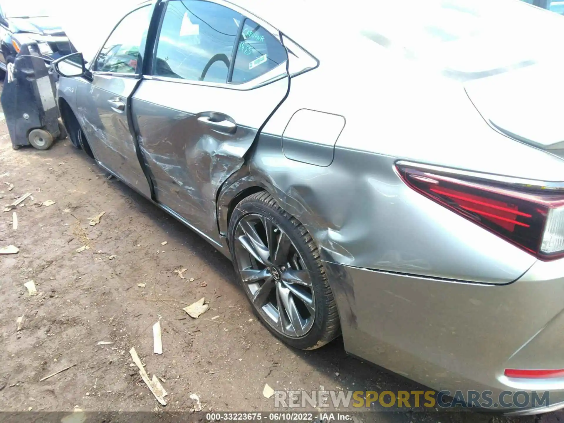 12 Photograph of a damaged car 58ABZ1B10KU033171 LEXUS ES 2019