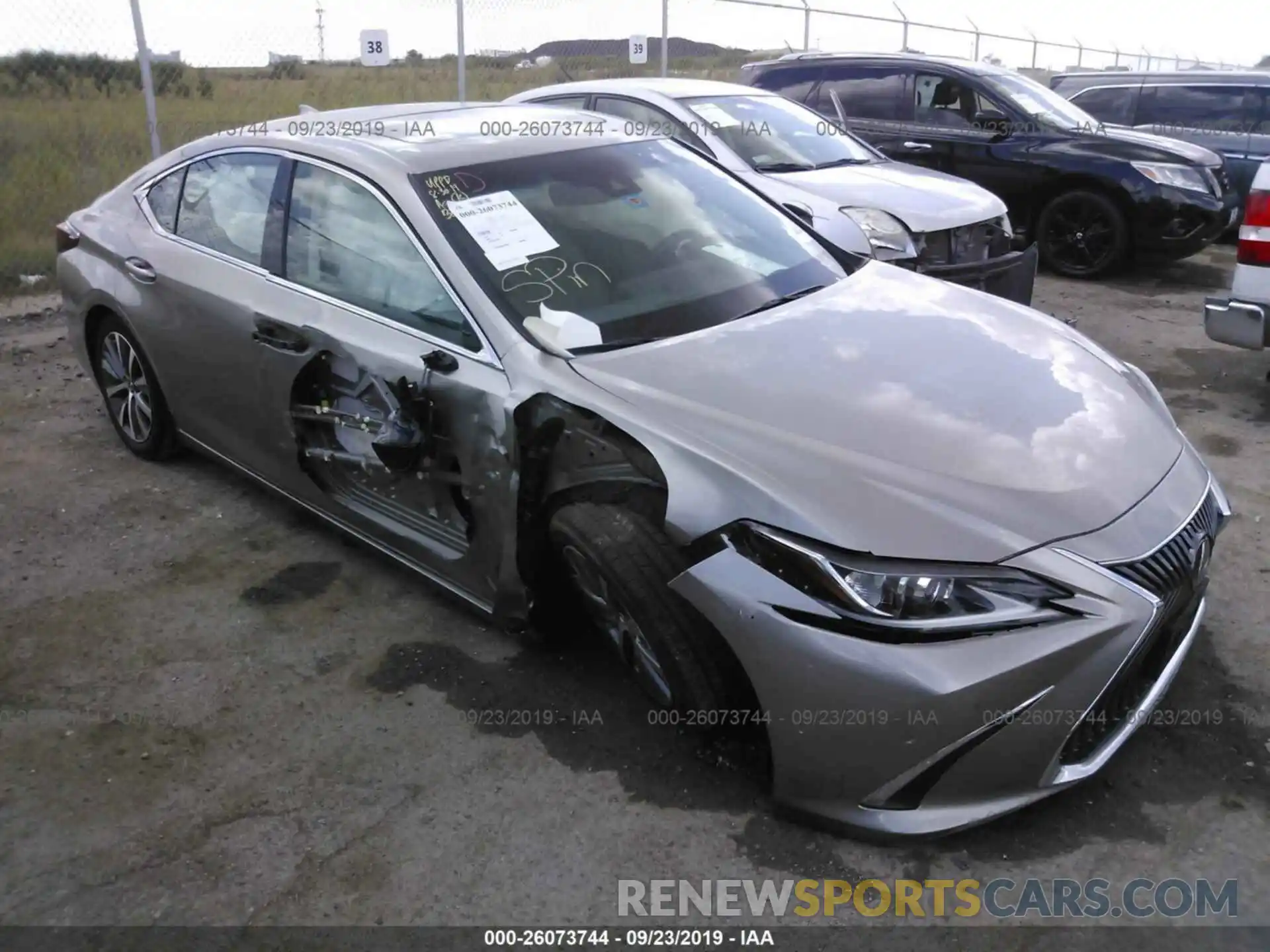 1 Photograph of a damaged car 58ABZ1B10KU035261 LEXUS ES 2019