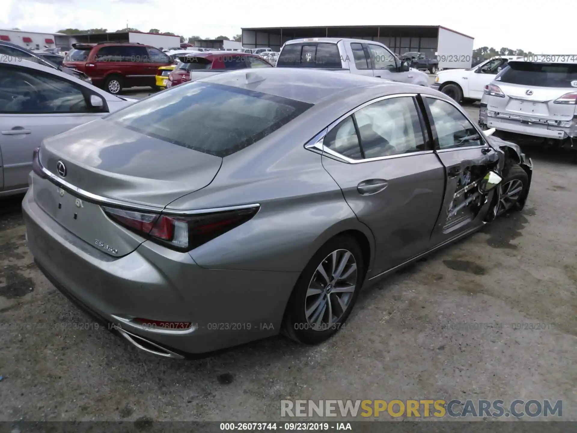 4 Photograph of a damaged car 58ABZ1B10KU035261 LEXUS ES 2019