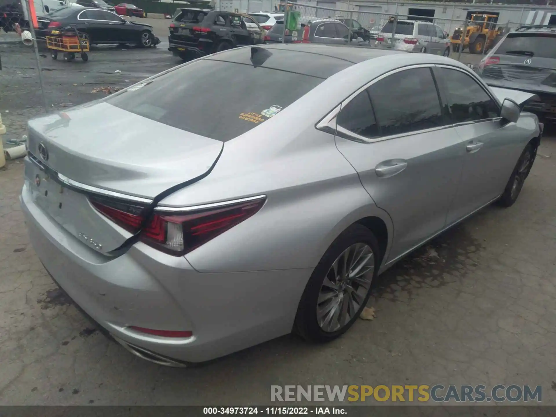 4 Photograph of a damaged car 58ABZ1B11KU001622 LEXUS ES 2019