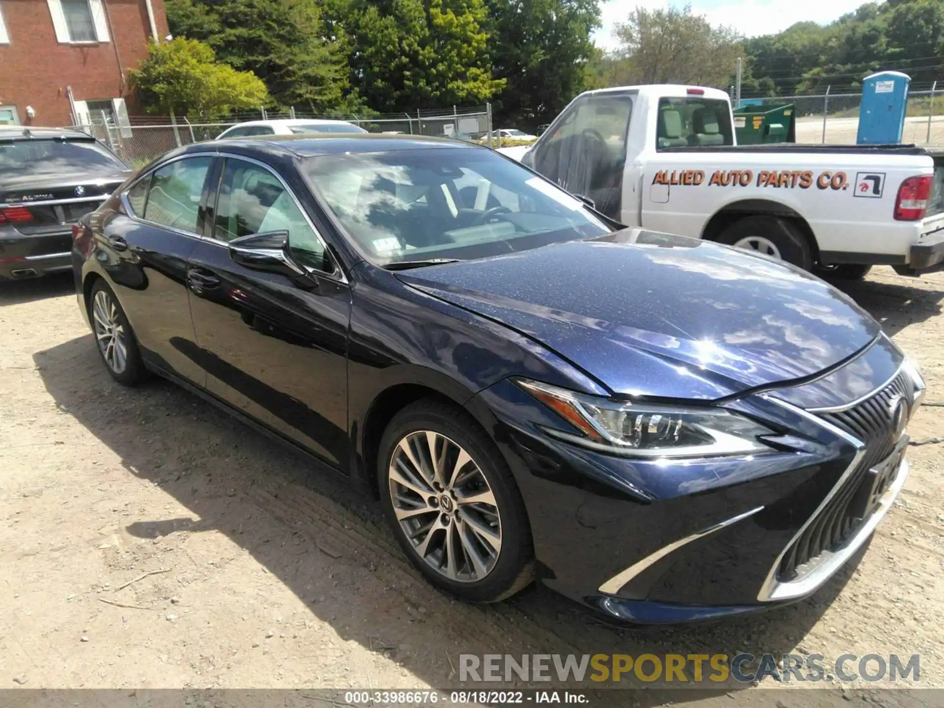 1 Photograph of a damaged car 58ABZ1B11KU010319 LEXUS ES 2019