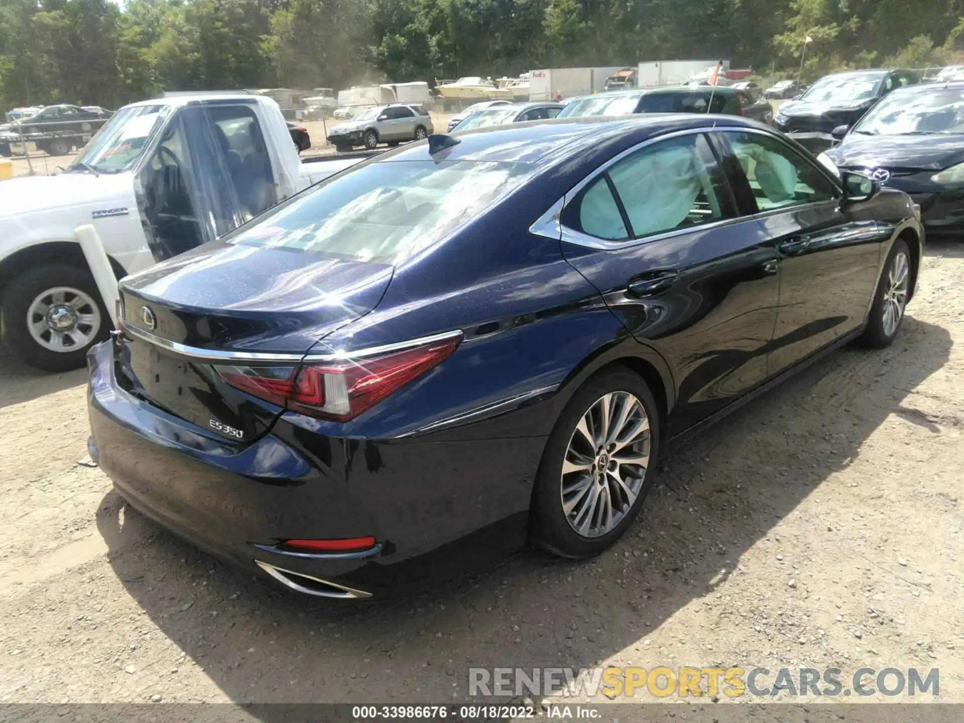 4 Photograph of a damaged car 58ABZ1B11KU010319 LEXUS ES 2019