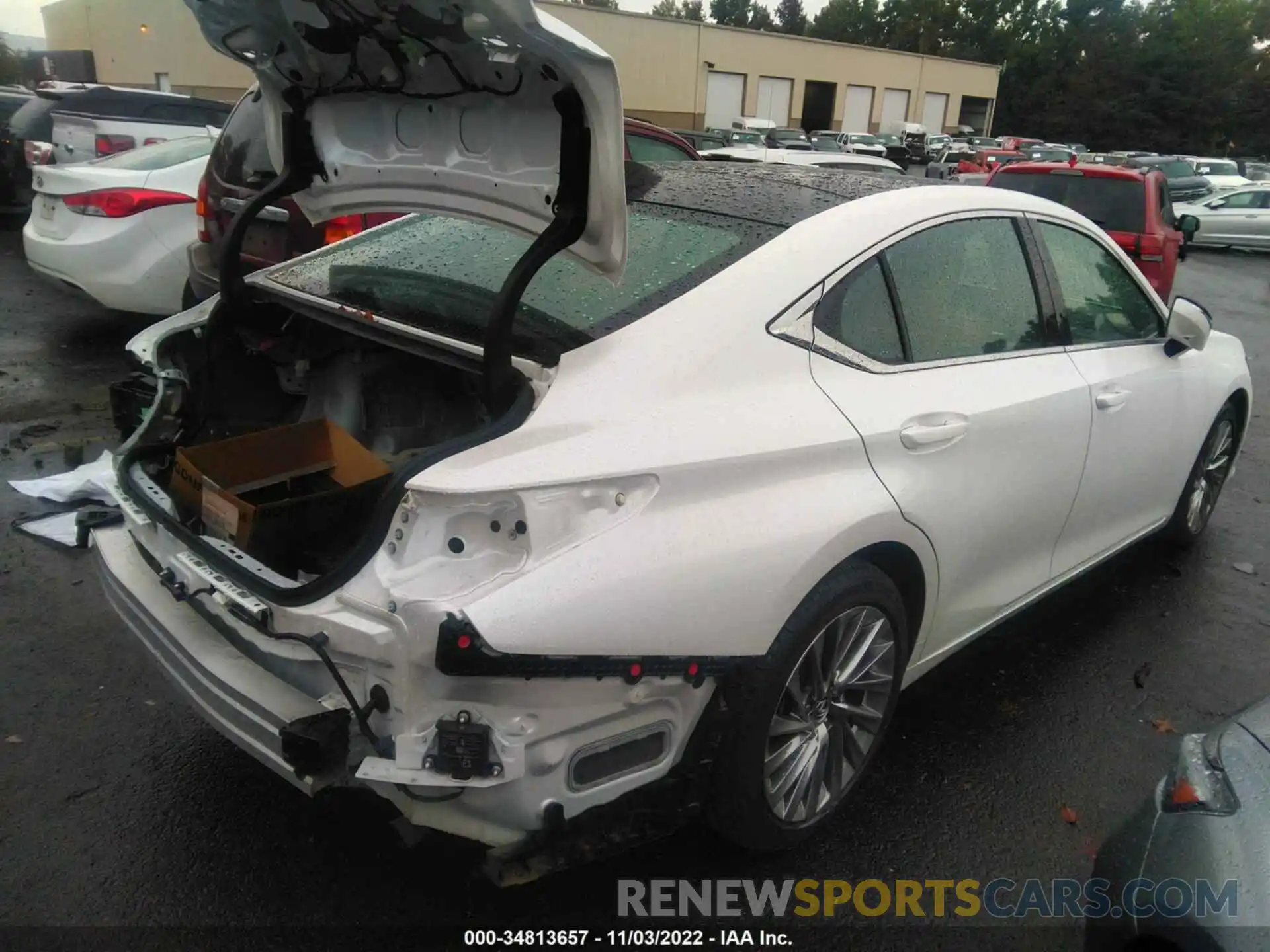 4 Photograph of a damaged car 58ABZ1B11KU019926 LEXUS ES 2019