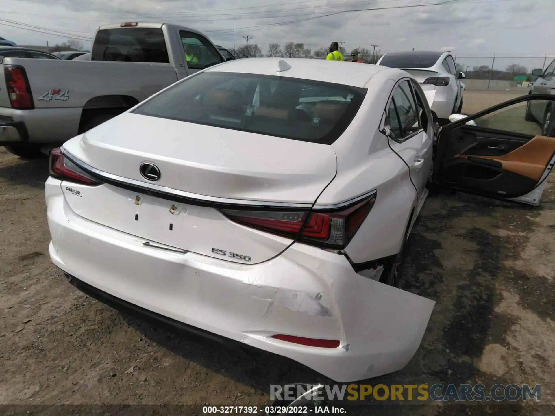 4 Photograph of a damaged car 58ABZ1B11KU027007 LEXUS ES 2019