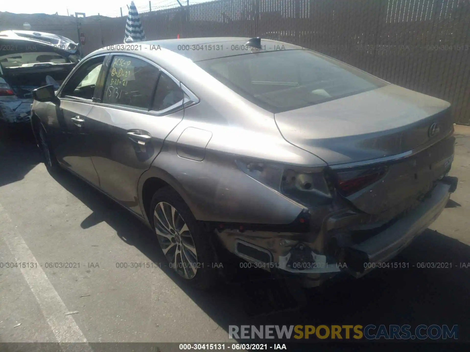 3 Photograph of a damaged car 58ABZ1B11KU038119 LEXUS ES 2019