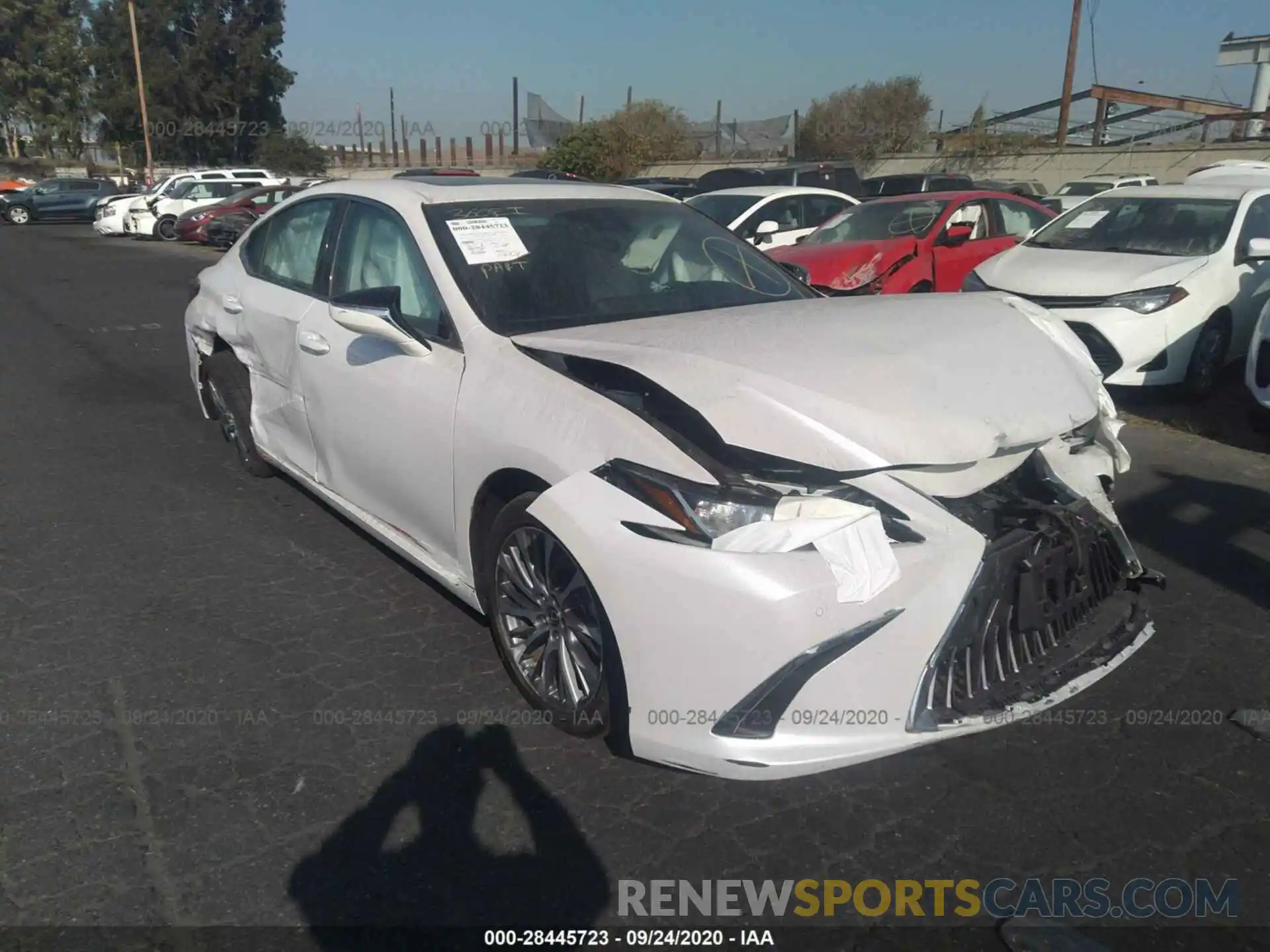 1 Photograph of a damaged car 58ABZ1B12KU019398 LEXUS ES 2019