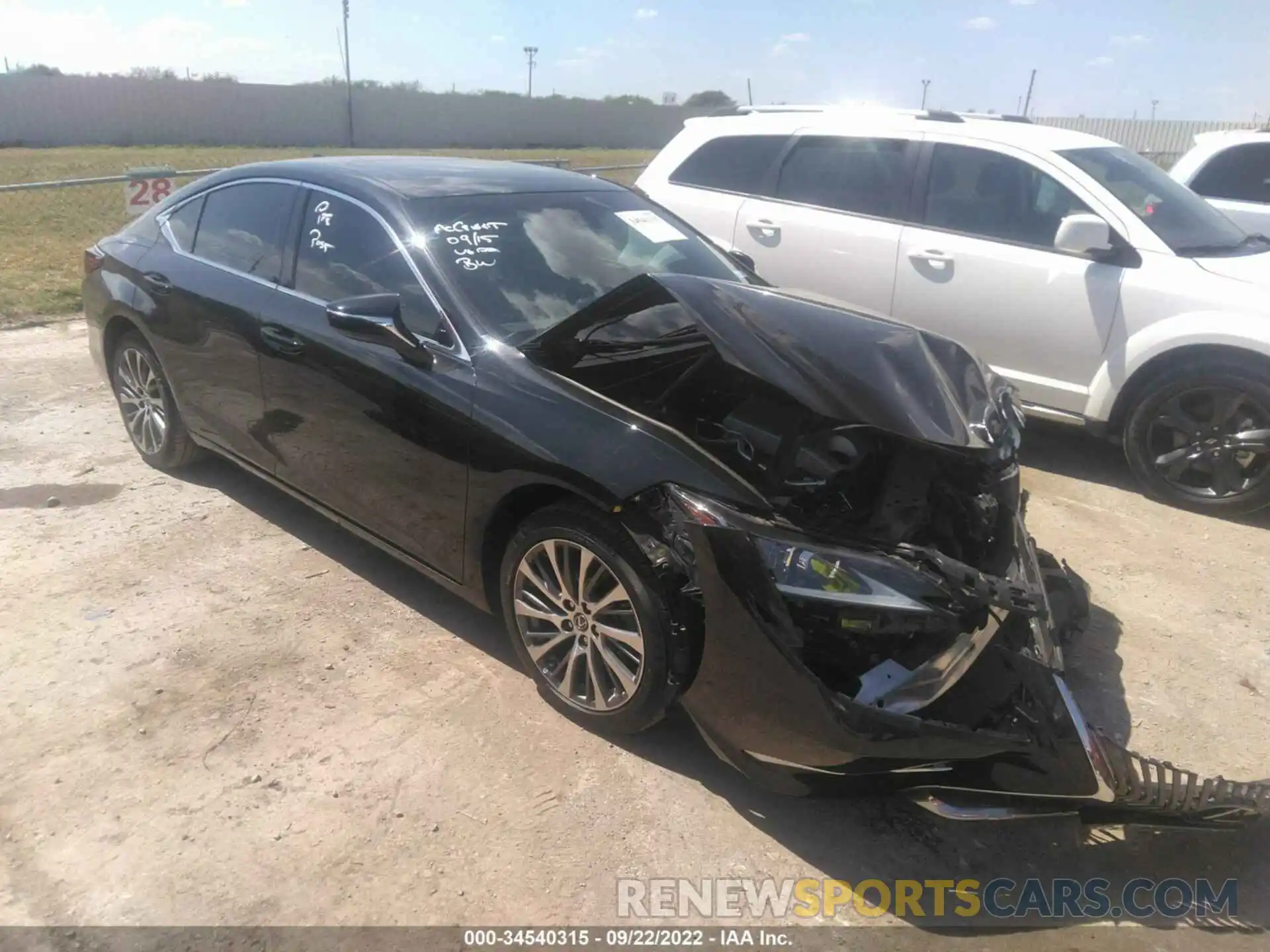 1 Photograph of a damaged car 58ABZ1B13KU005073 LEXUS ES 2019