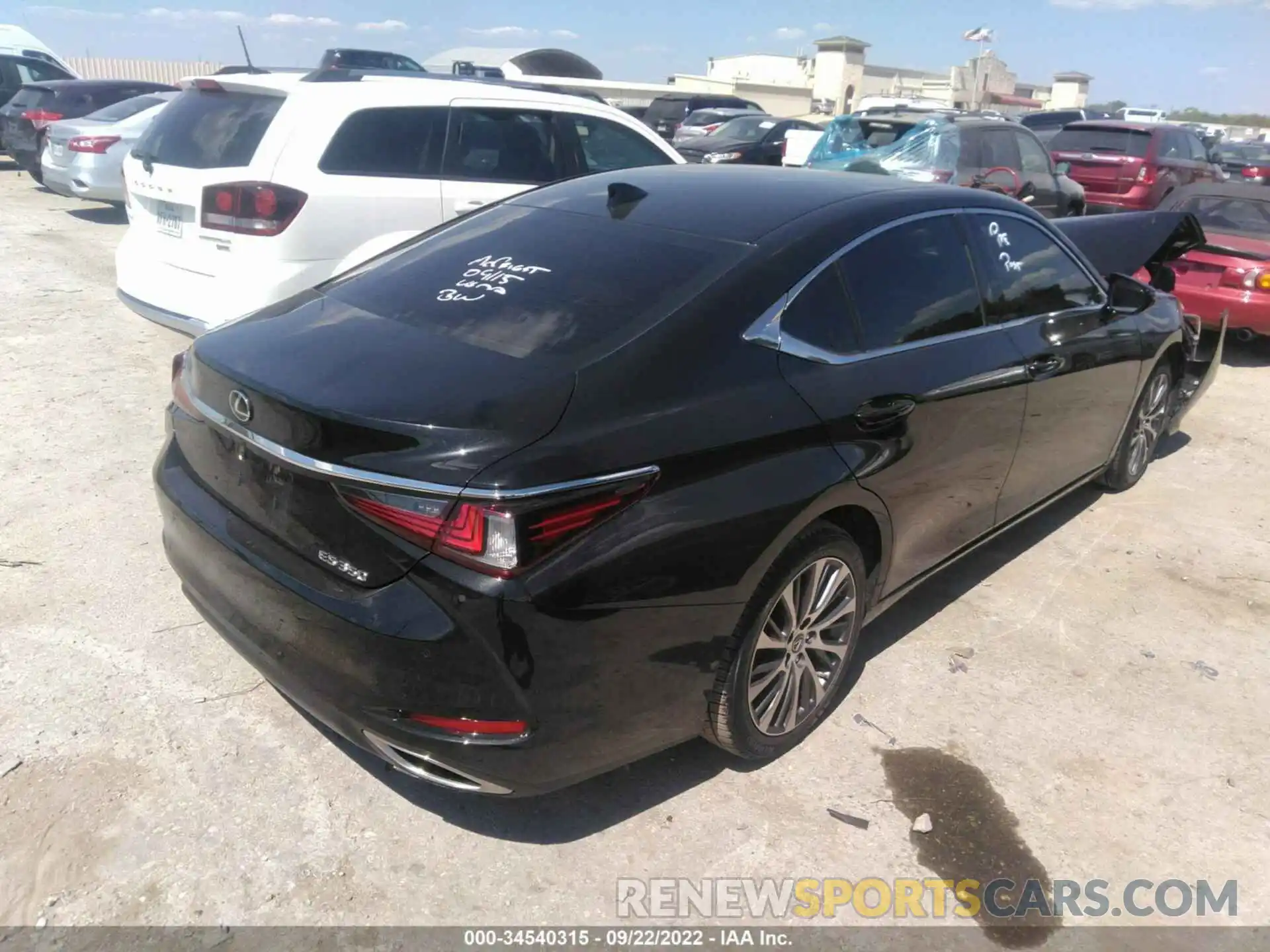 4 Photograph of a damaged car 58ABZ1B13KU005073 LEXUS ES 2019