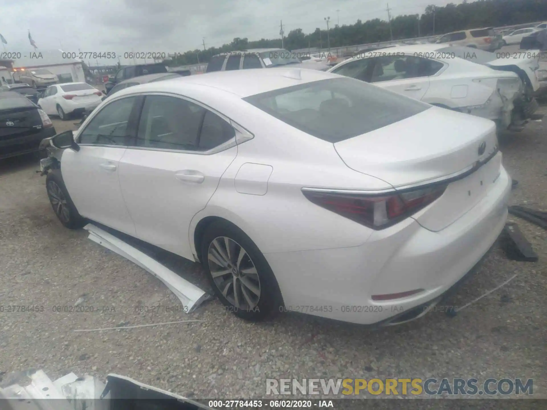 3 Photograph of a damaged car 58ABZ1B13KU015389 LEXUS ES 2019