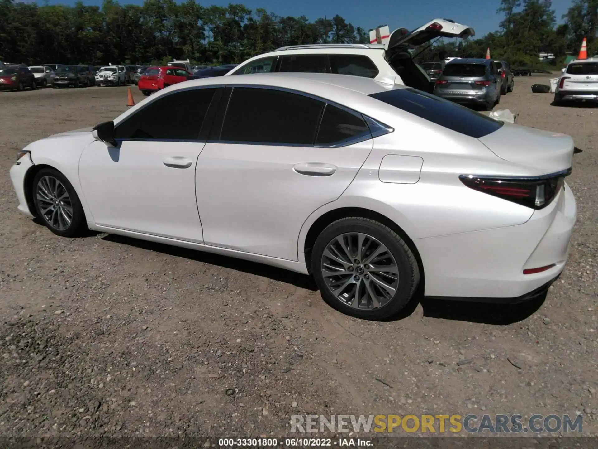 3 Photograph of a damaged car 58ABZ1B13KU016851 LEXUS ES 2019