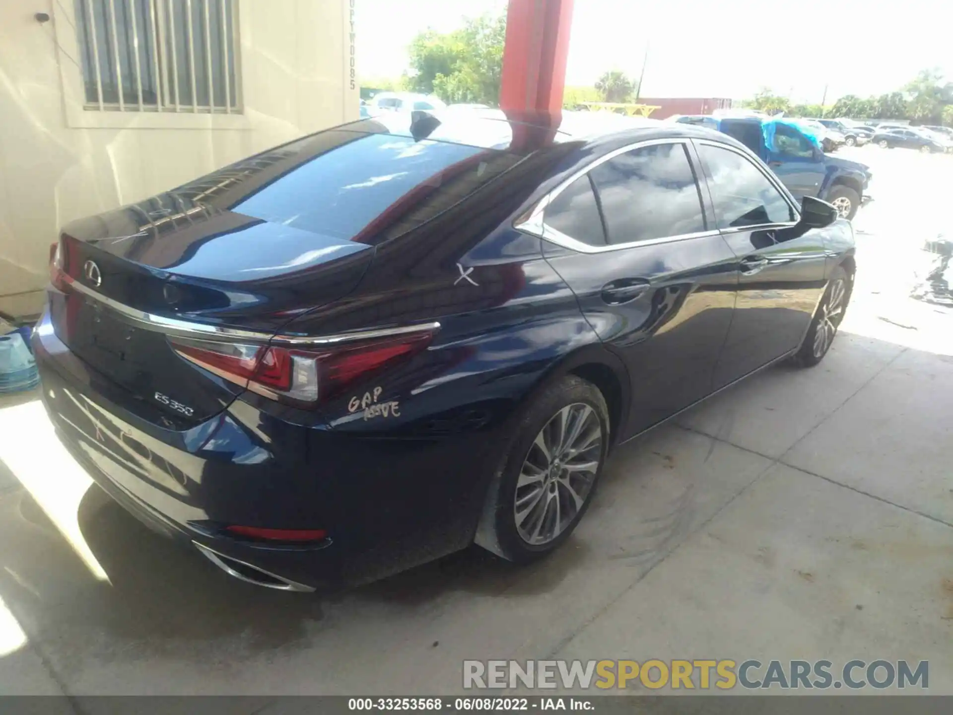 4 Photograph of a damaged car 58ABZ1B13KU026201 LEXUS ES 2019