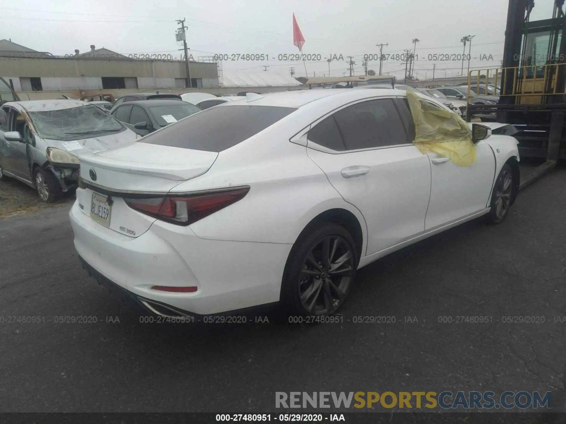 4 Photograph of a damaged car 58ABZ1B13KU030460 LEXUS ES 2019