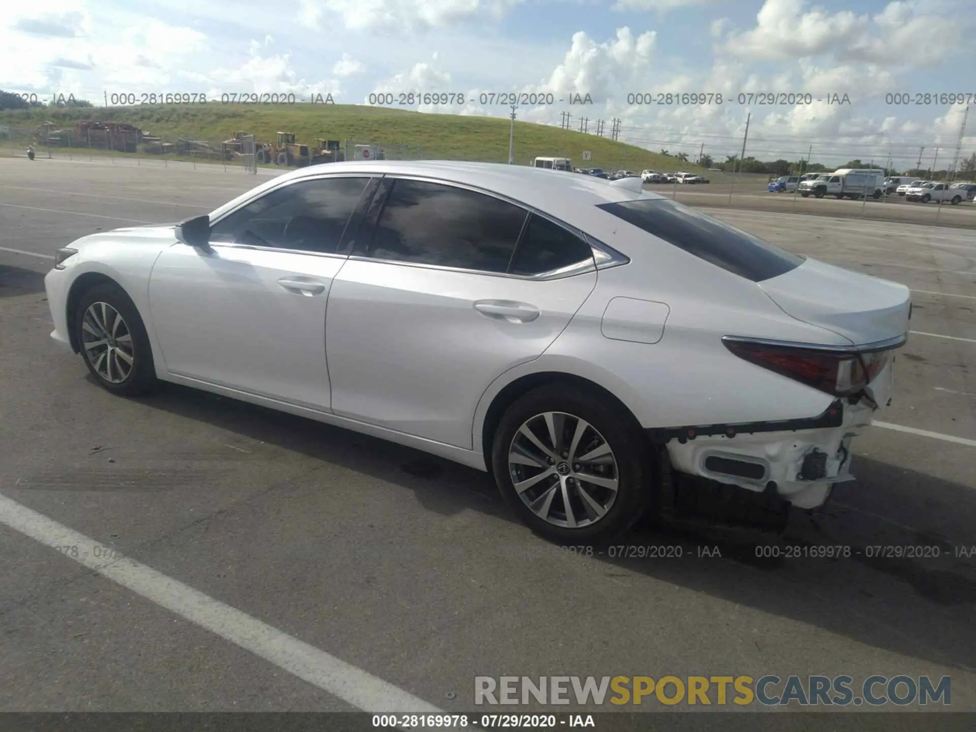 3 Photograph of a damaged car 58ABZ1B13KU039398 LEXUS ES 2019