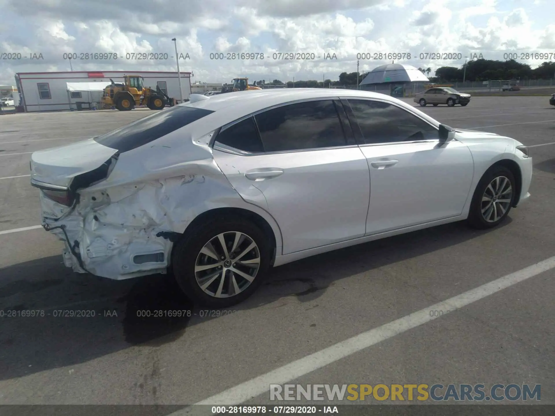 4 Photograph of a damaged car 58ABZ1B13KU039398 LEXUS ES 2019