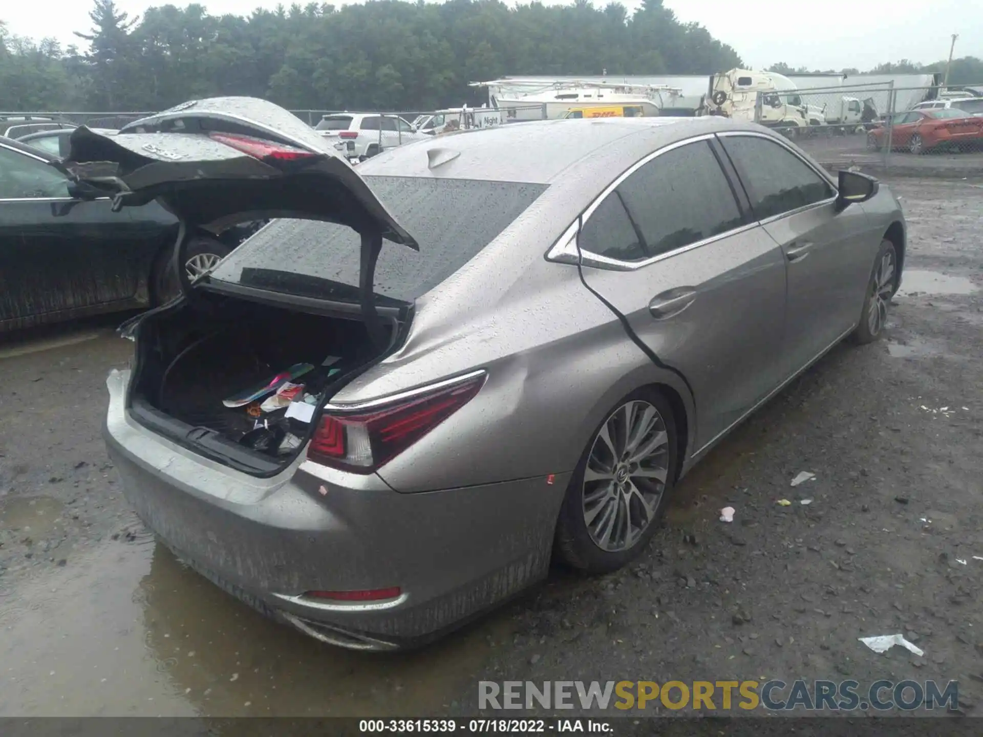 4 Photograph of a damaged car 58ABZ1B13KU039496 LEXUS ES 2019