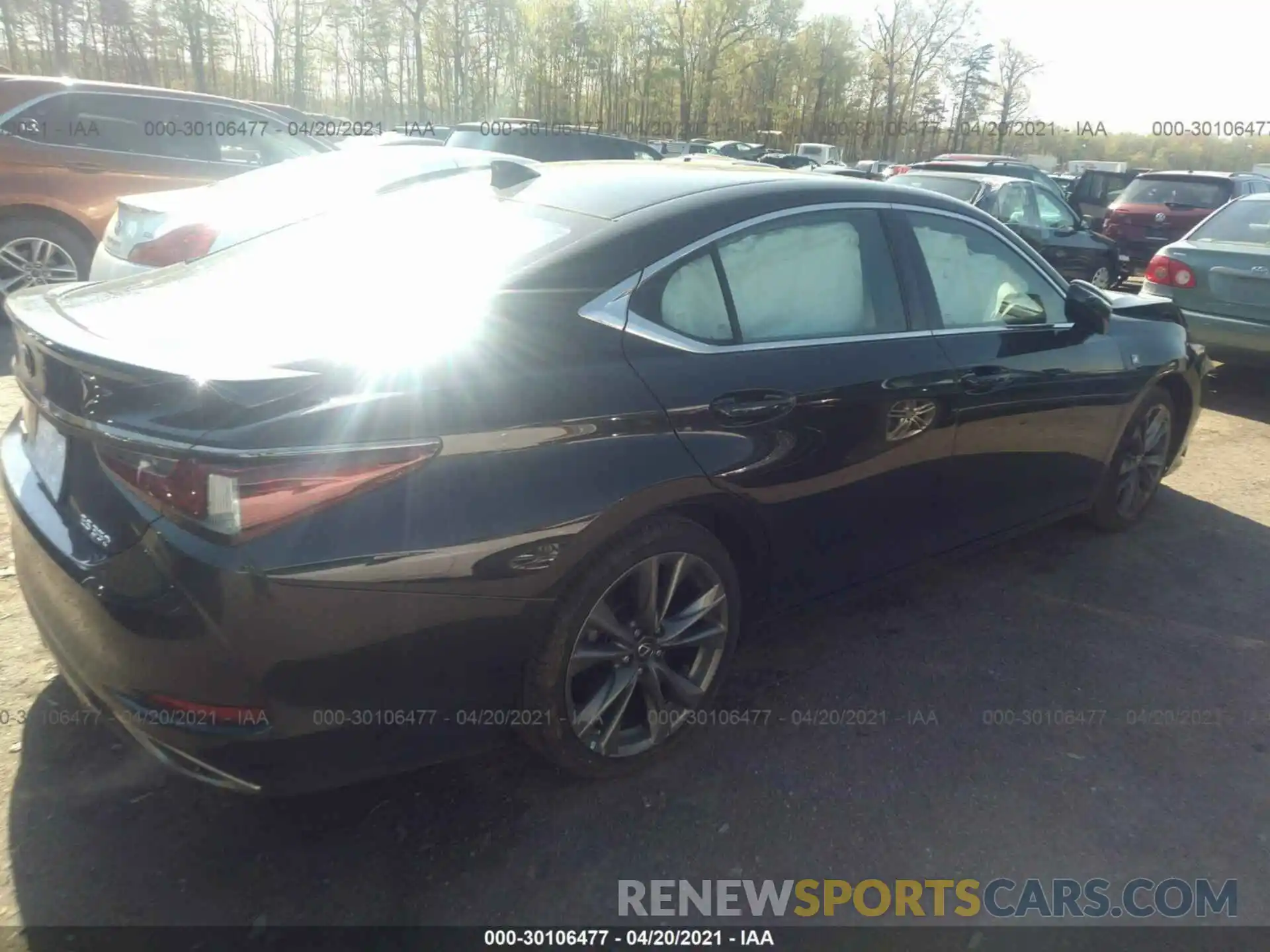 4 Photograph of a damaged car 58ABZ1B13KU040745 LEXUS ES 2019