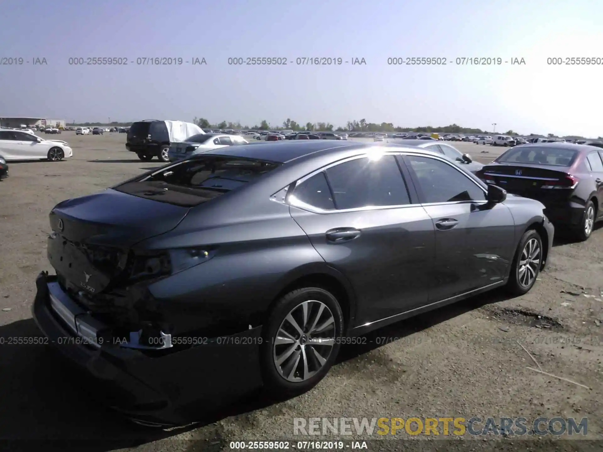 4 Photograph of a damaged car 58ABZ1B14KU012114 LEXUS ES 2019