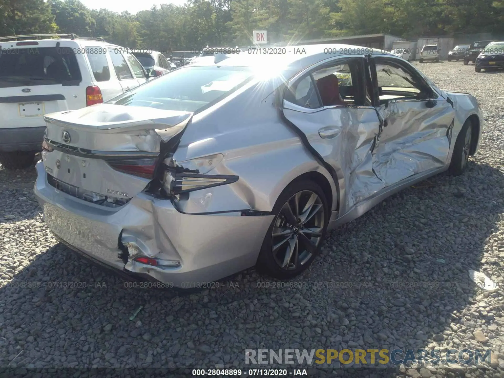 4 Photograph of a damaged car 58ABZ1B15KU004376 LEXUS ES 2019