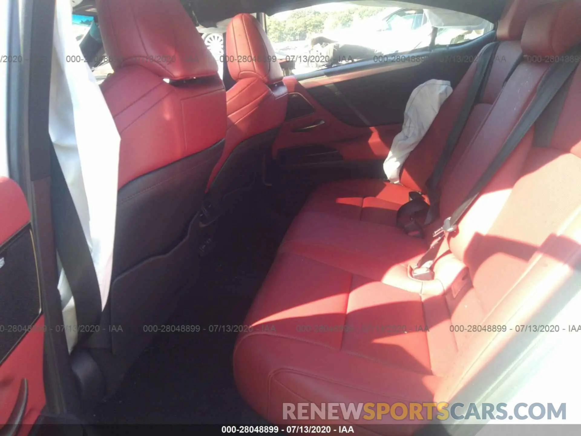 8 Photograph of a damaged car 58ABZ1B15KU004376 LEXUS ES 2019