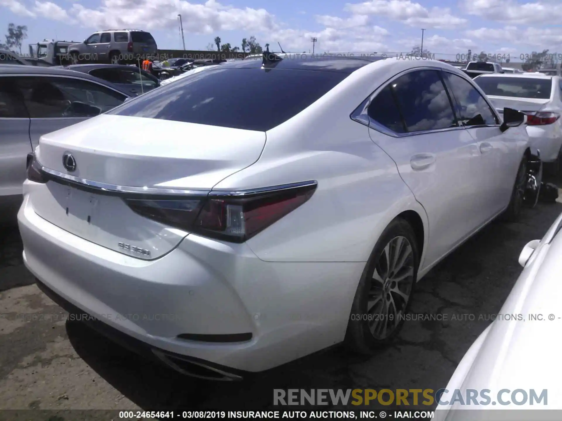 4 Photograph of a damaged car 58ABZ1B15KU006984 LEXUS ES 2019