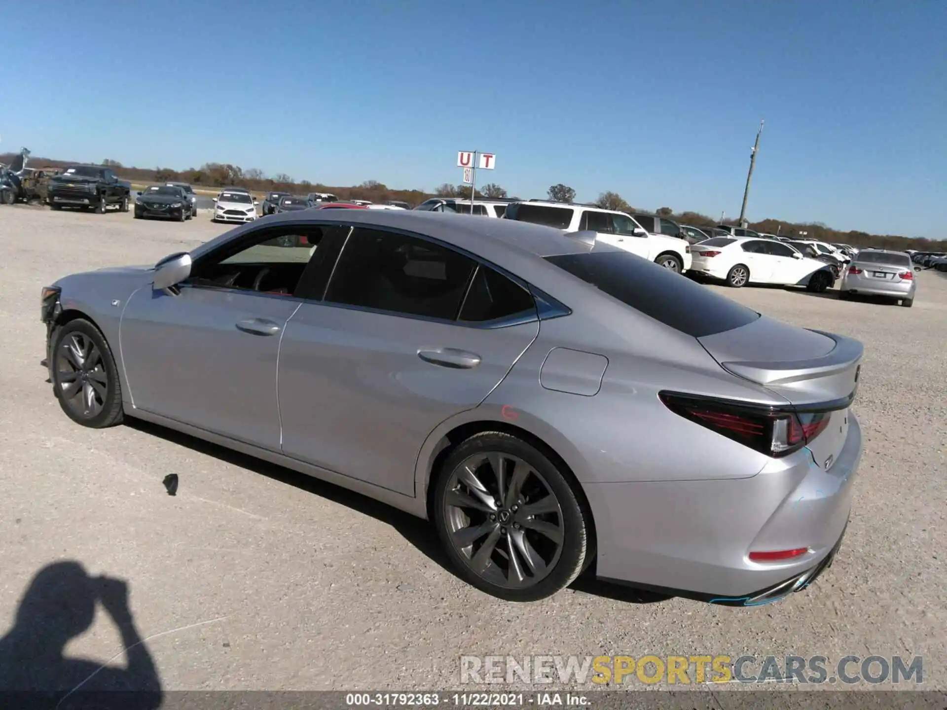 3 Photograph of a damaged car 58ABZ1B15KU010100 LEXUS ES 2019