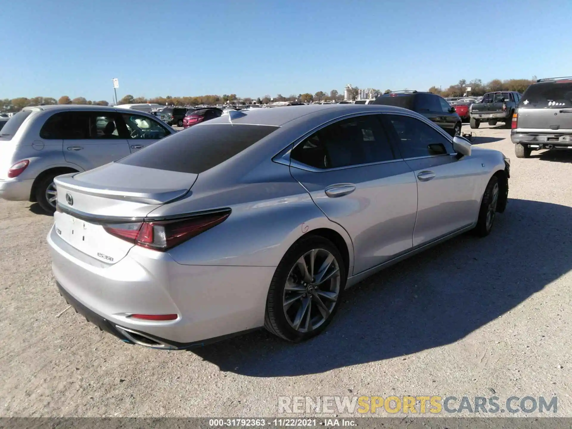 4 Photograph of a damaged car 58ABZ1B15KU010100 LEXUS ES 2019