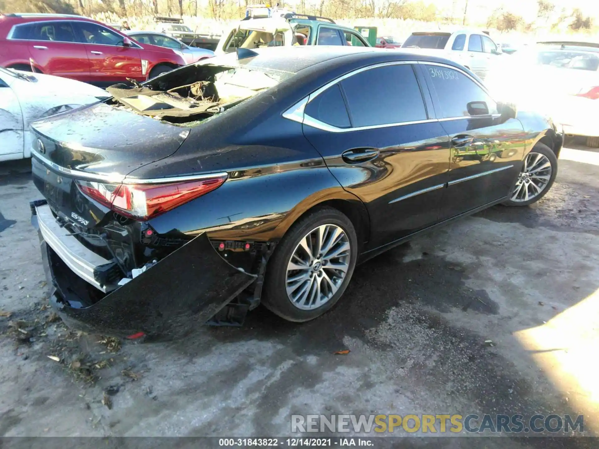 4 Photograph of a damaged car 58ABZ1B15KU013790 LEXUS ES 2019