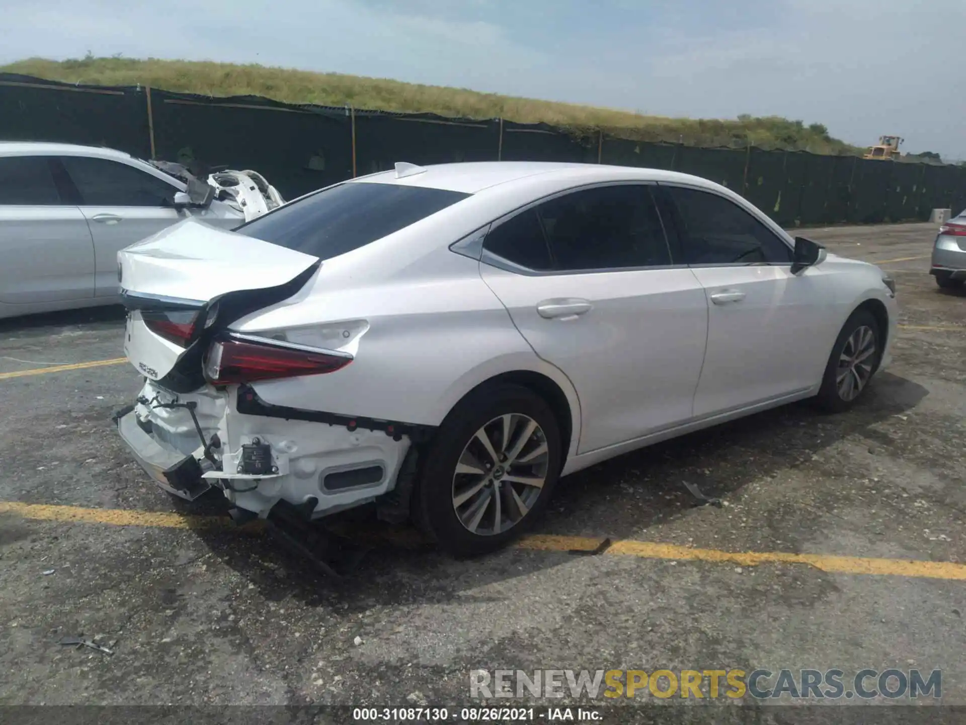 4 Photograph of a damaged car 58ABZ1B15KU022327 LEXUS ES 2019