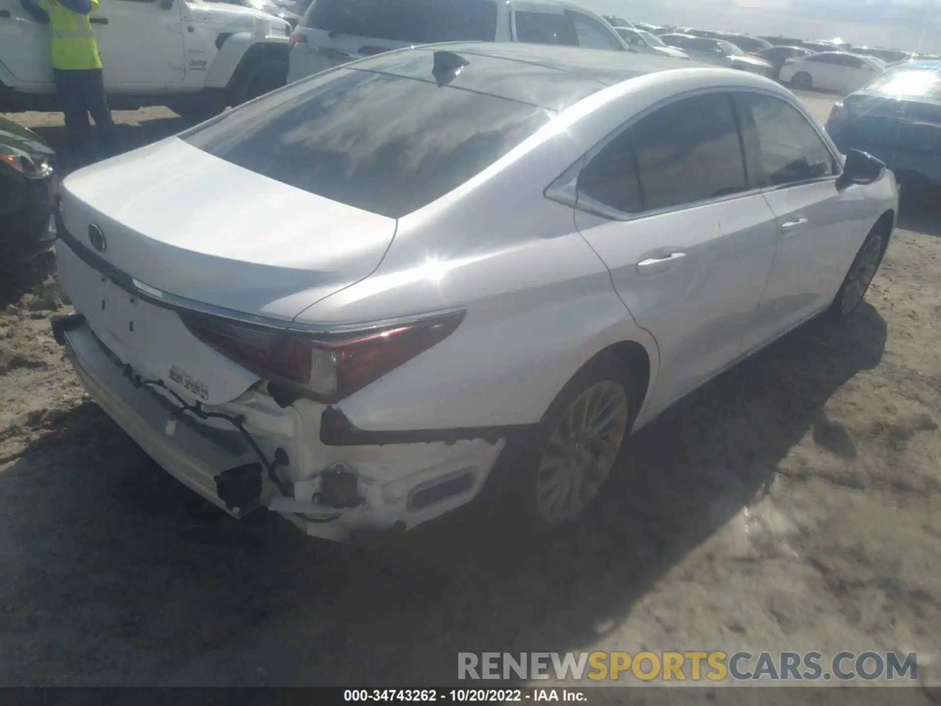 4 Photograph of a damaged car 58ABZ1B15KU032436 LEXUS ES 2019