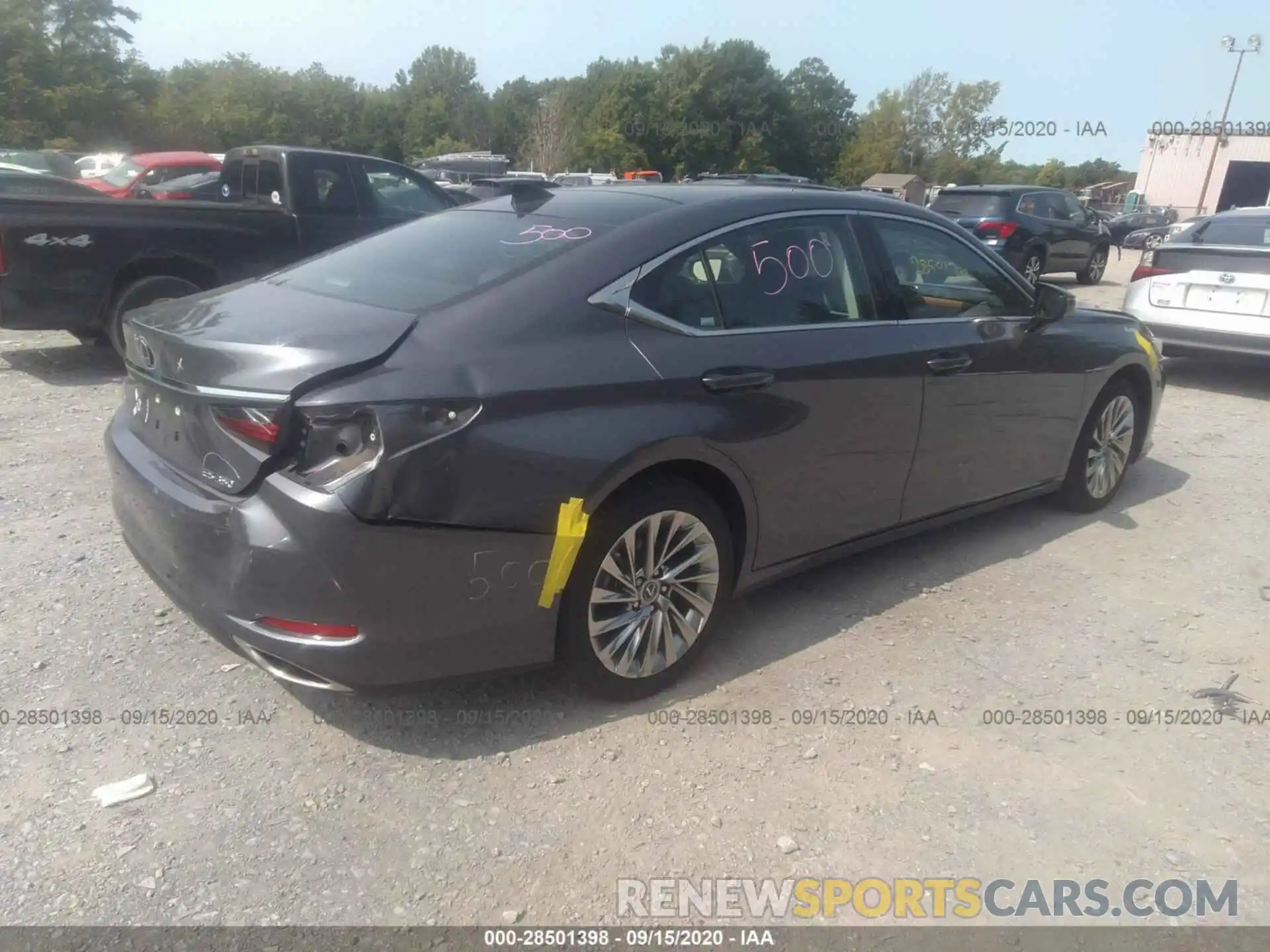 4 Photograph of a damaged car 58ABZ1B16KU013152 LEXUS ES 2019