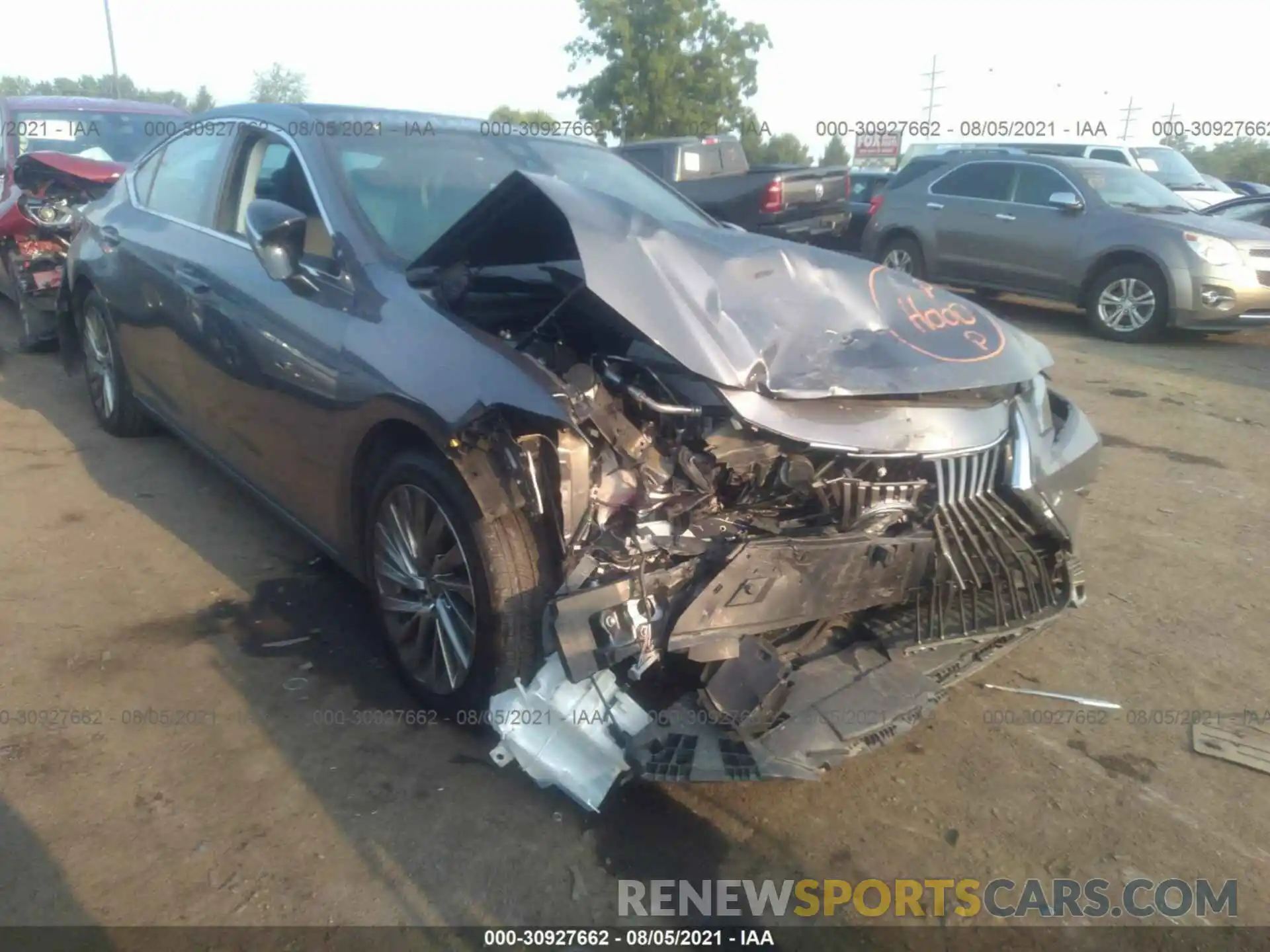 1 Photograph of a damaged car 58ABZ1B16KU016438 LEXUS ES 2019