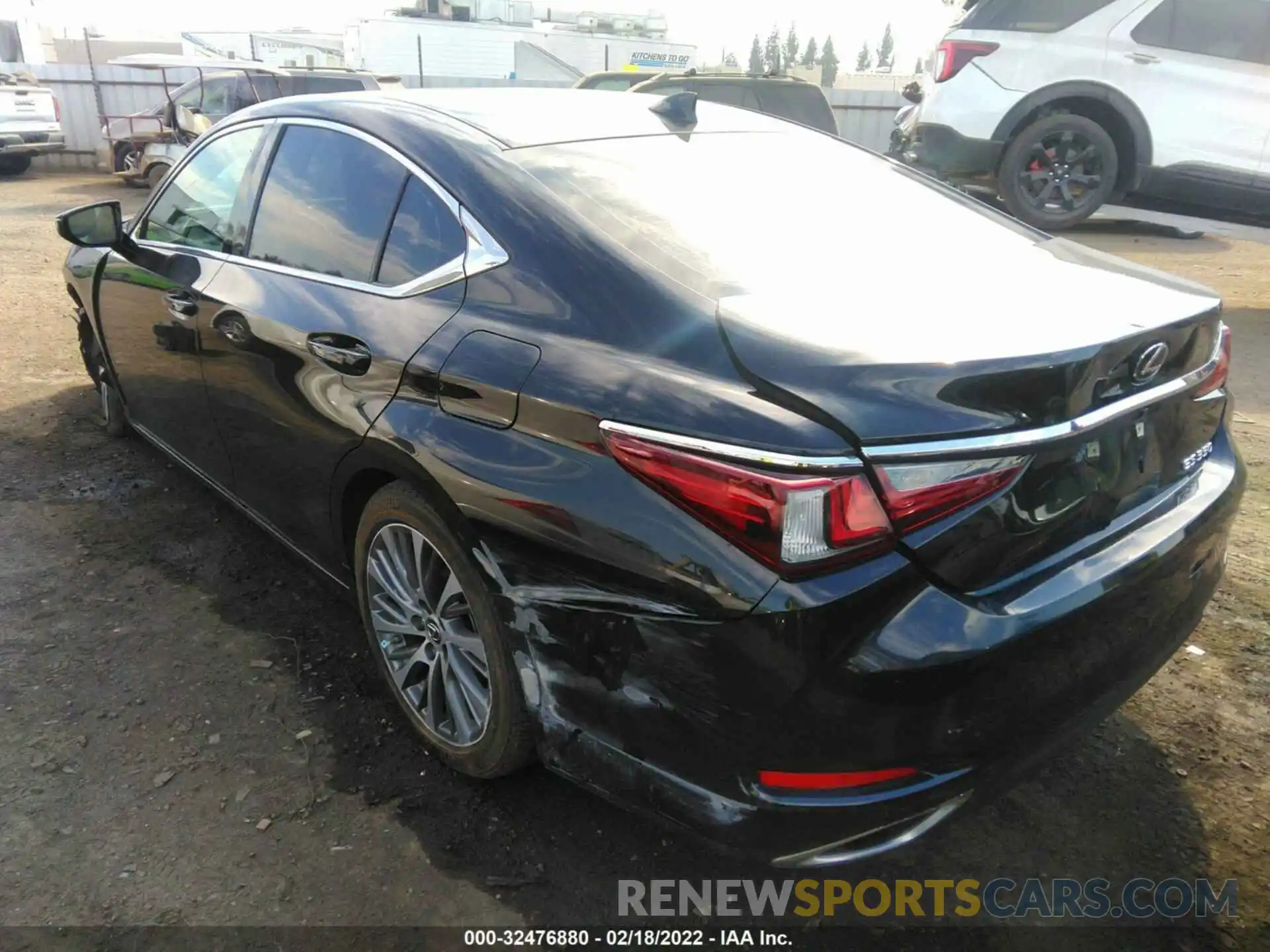 3 Photograph of a damaged car 58ABZ1B16KU030193 LEXUS ES 2019