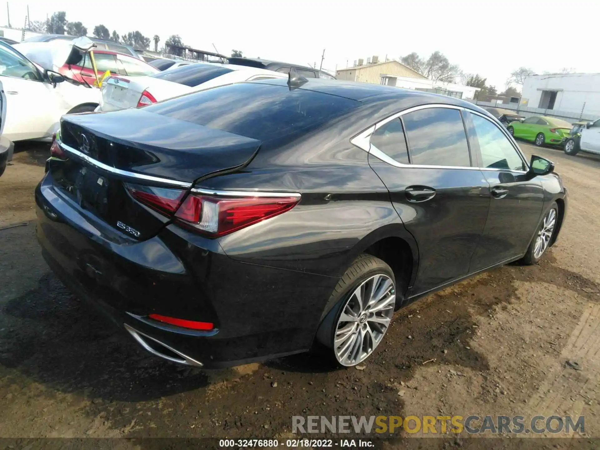 4 Photograph of a damaged car 58ABZ1B16KU030193 LEXUS ES 2019