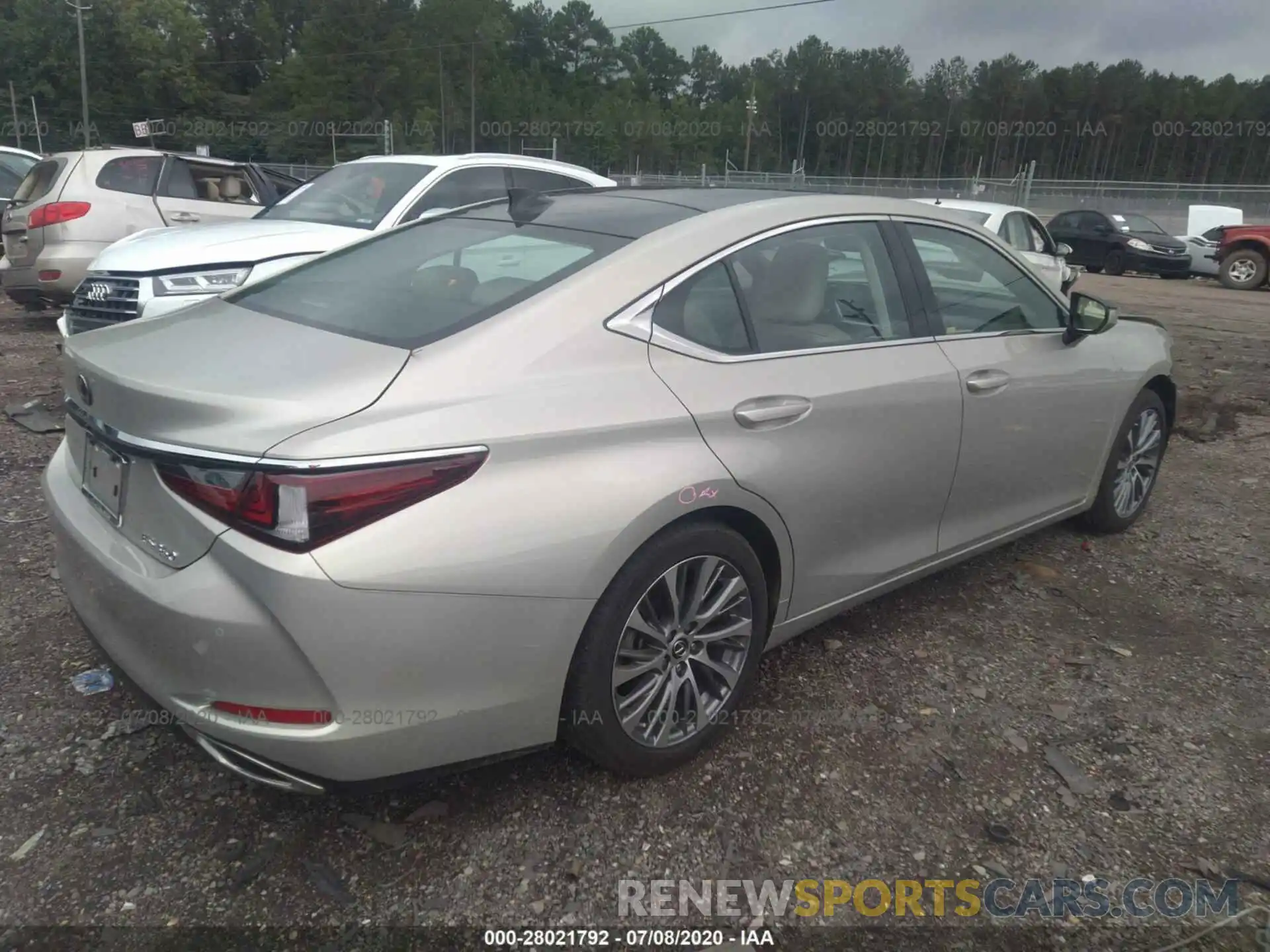 4 Photograph of a damaged car 58ABZ1B16KU030520 LEXUS ES 2019