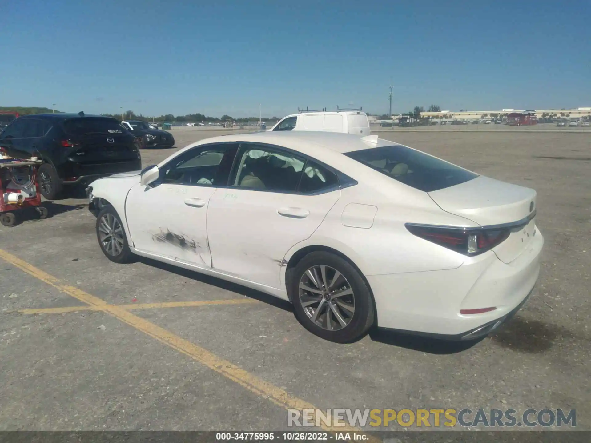 3 Photograph of a damaged car 58ABZ1B16KU031845 LEXUS ES 2019